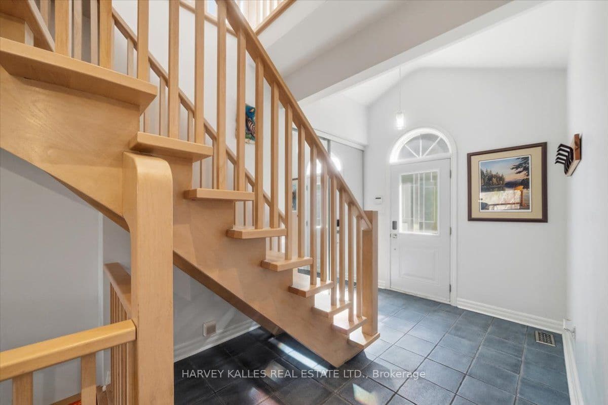 72 Walmer Road — photo 4