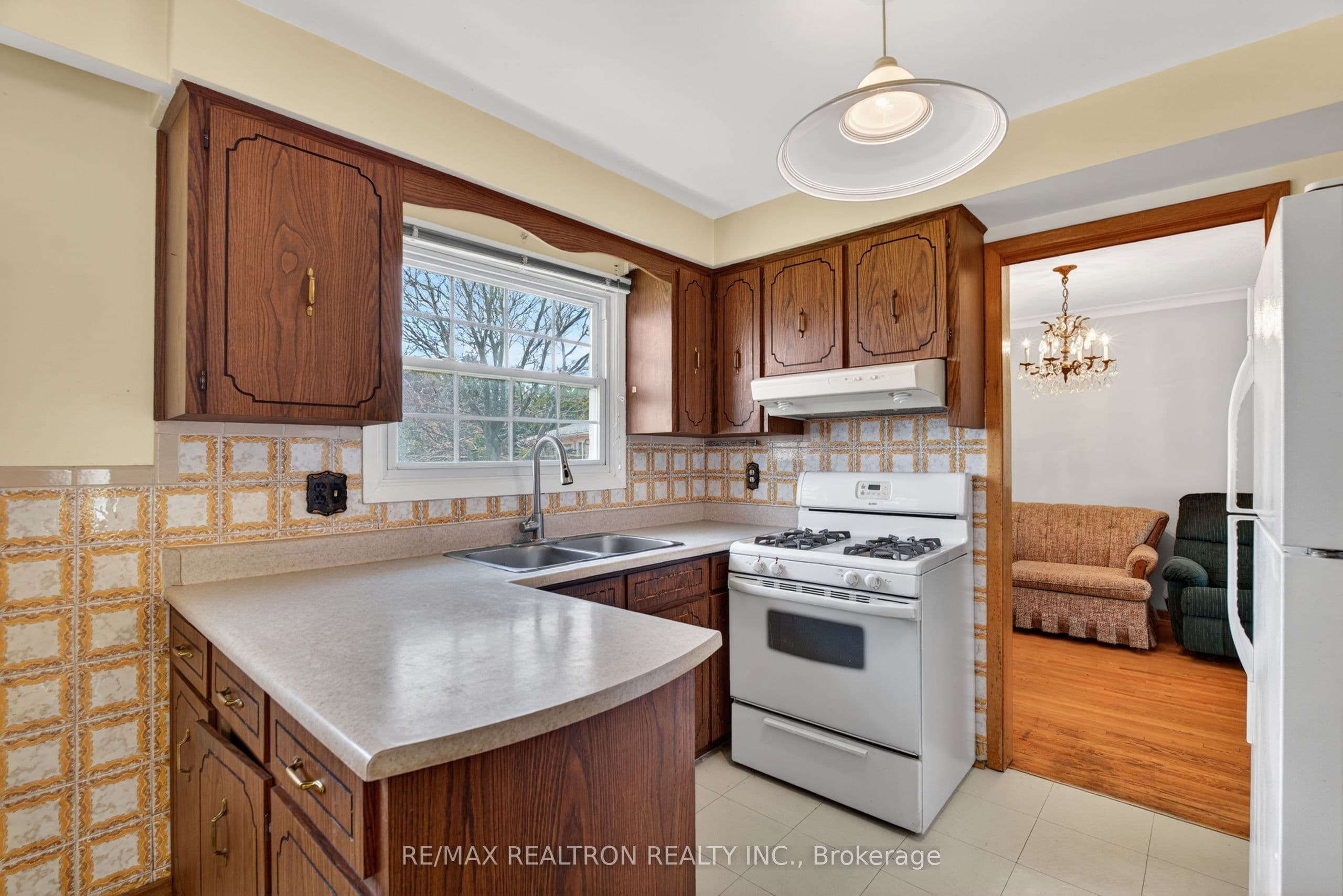 19 Claridge Drive — photo 37