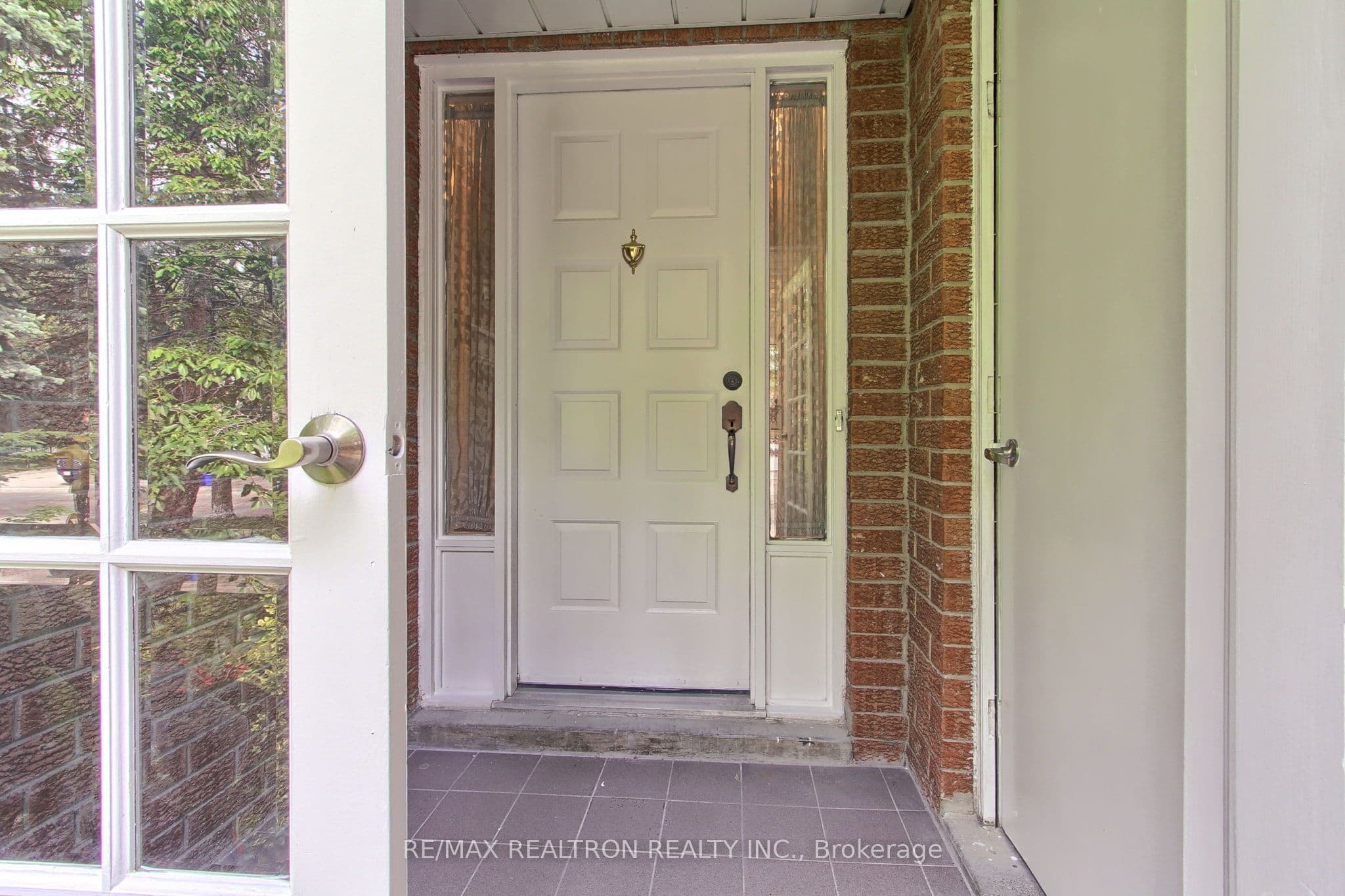19 Crystal Drive N — photo 8