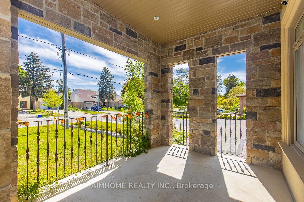 220 Weldrick Road W — photo 6