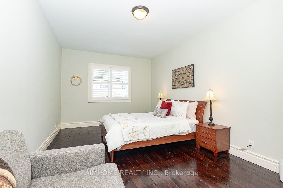220 Weldrick Road W — photo 26