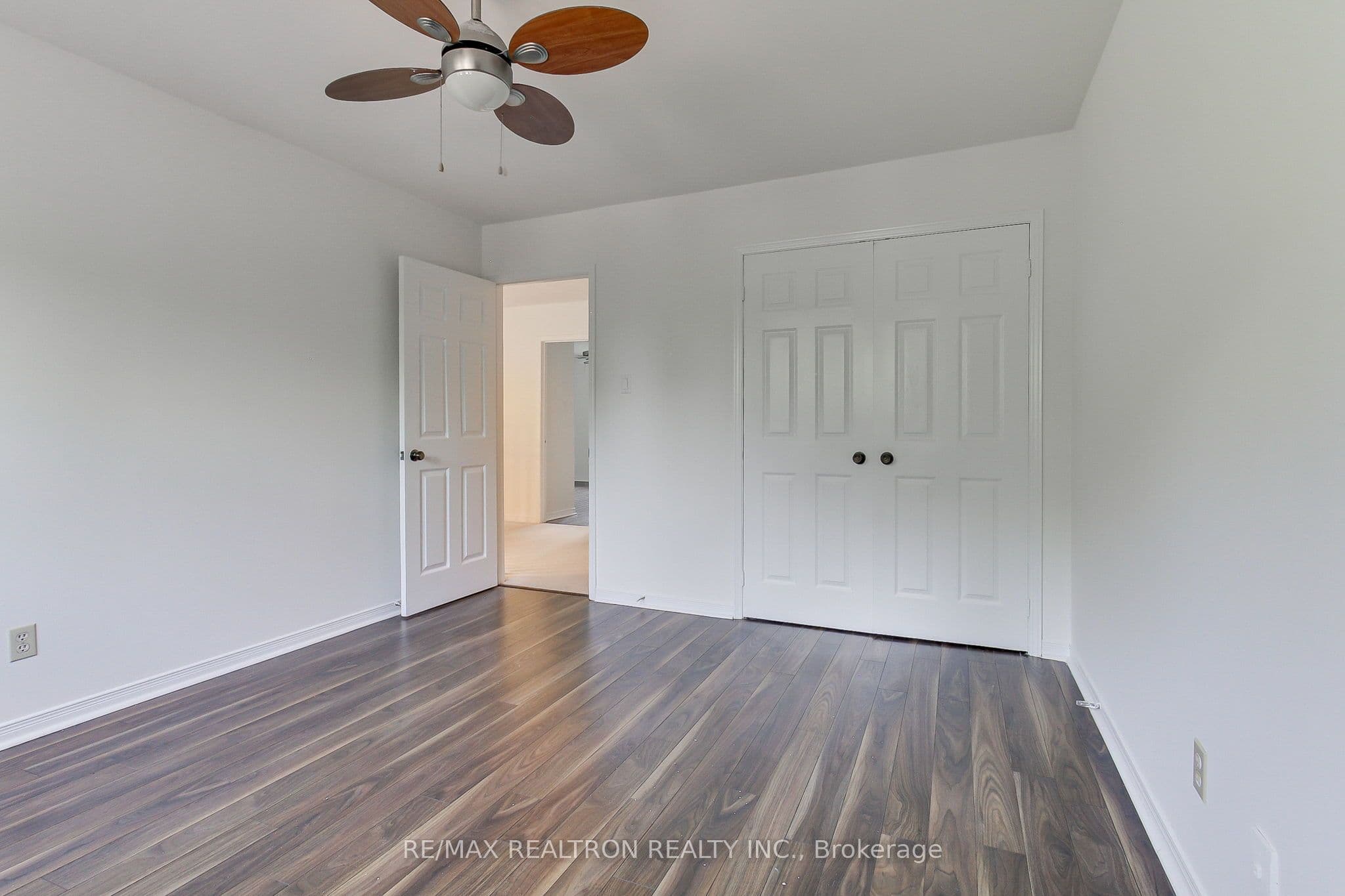 19 Crystal Drive N — photo 40