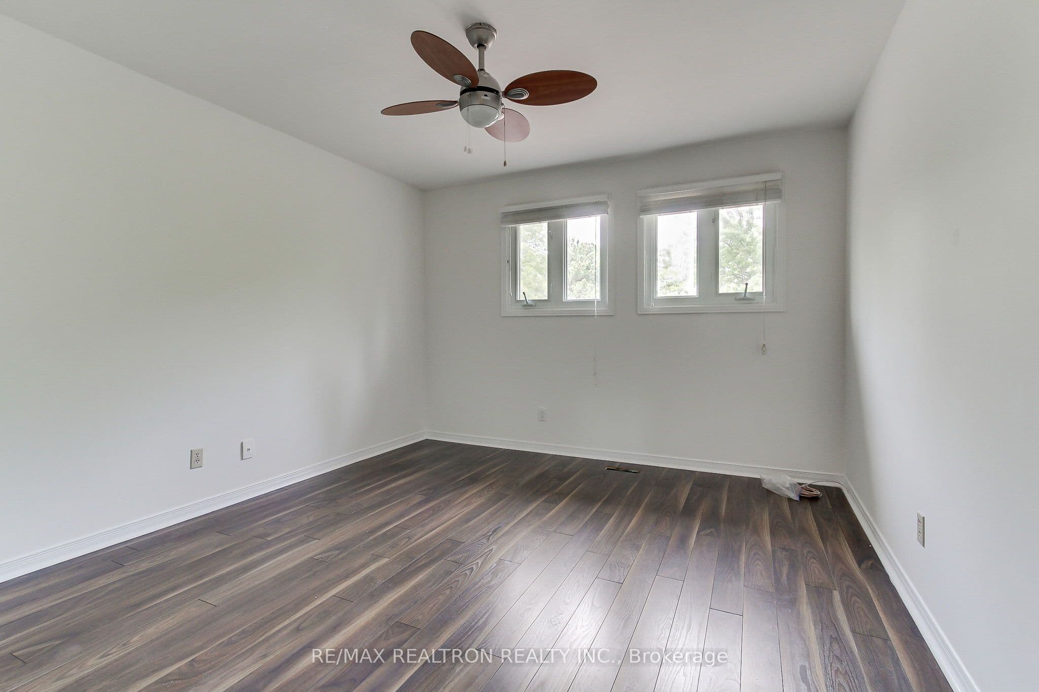 19 Crystal Drive N — photo 39