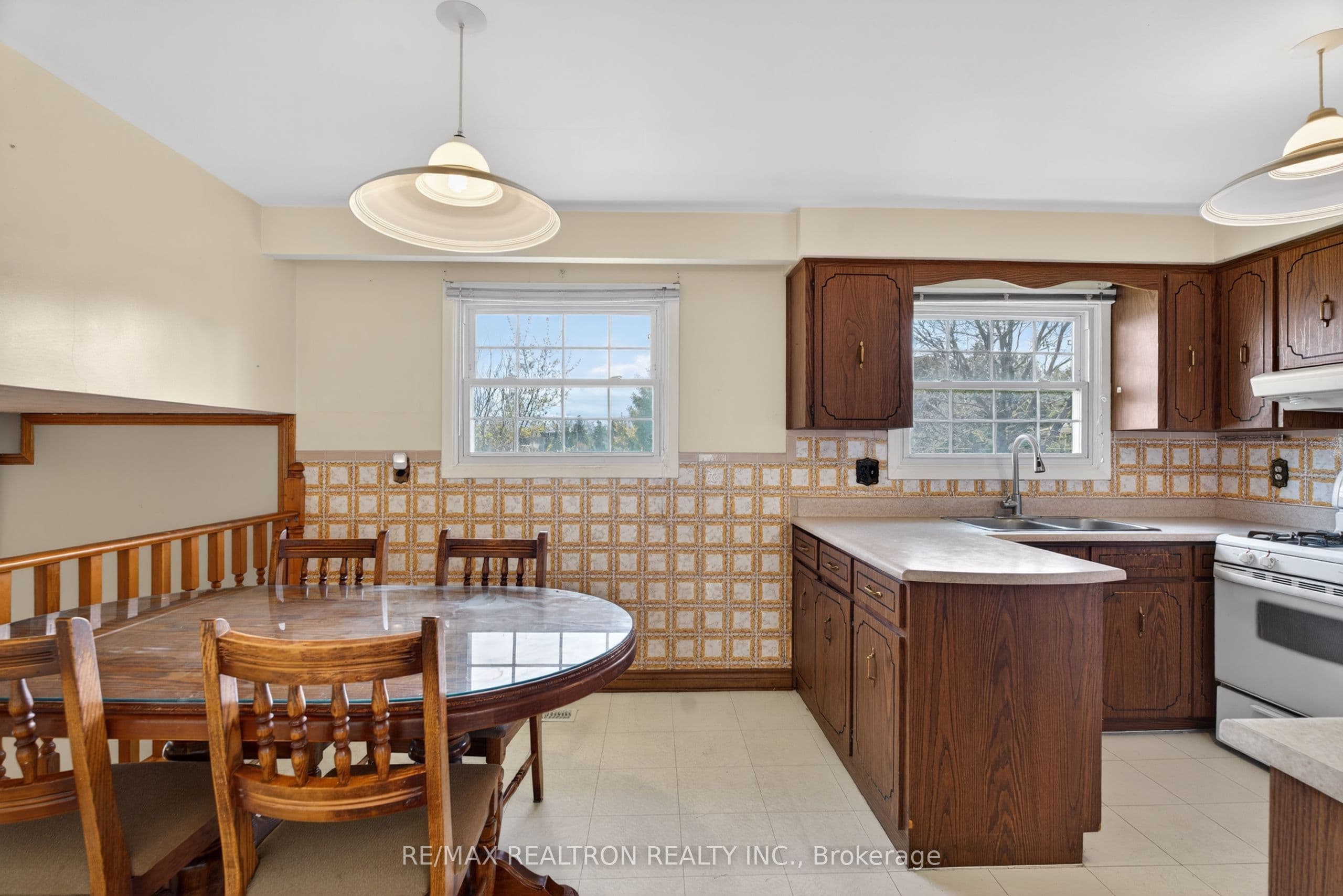 19 Claridge Drive — photo 40
