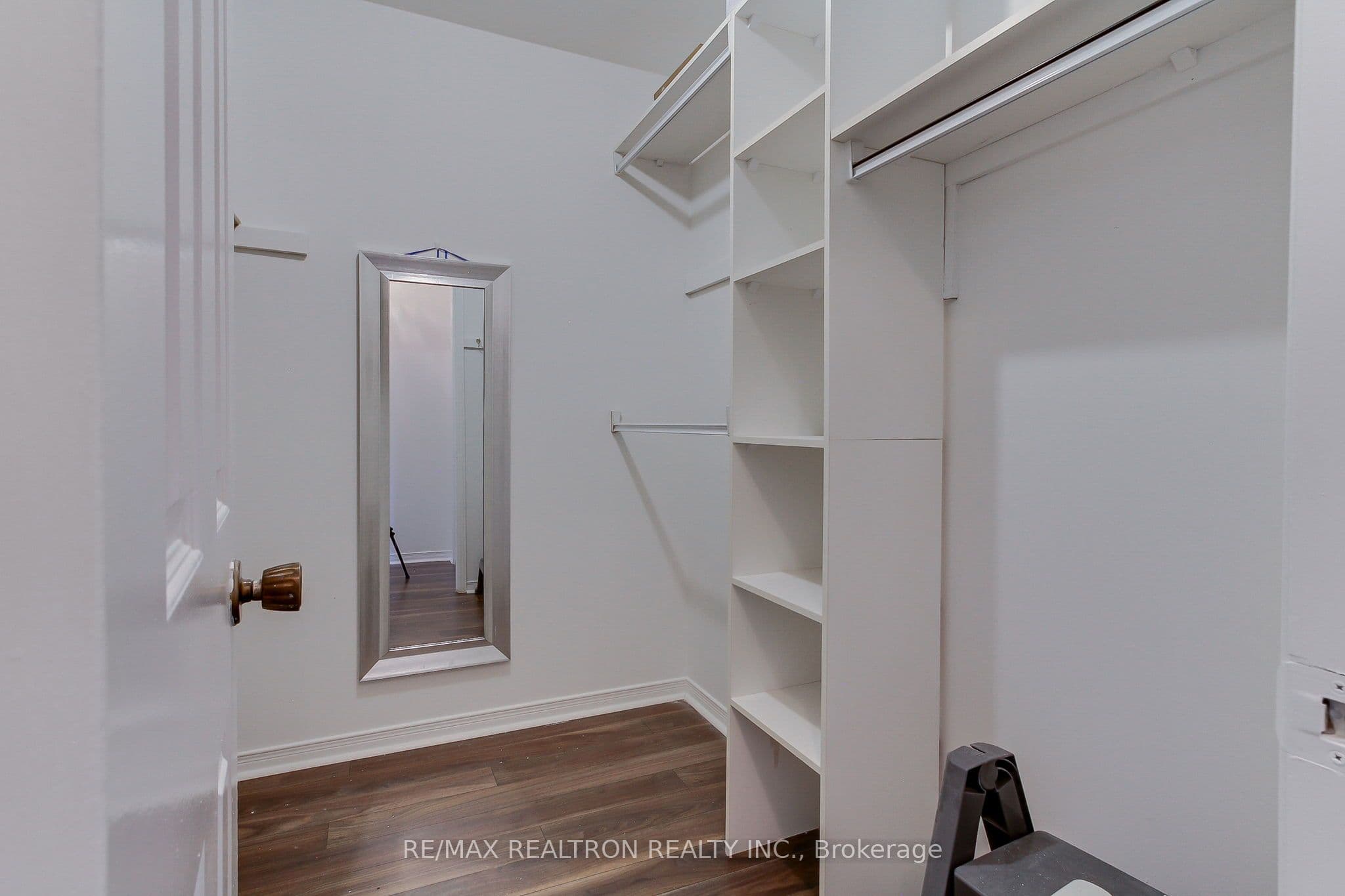 19 Crystal Drive N — photo 34