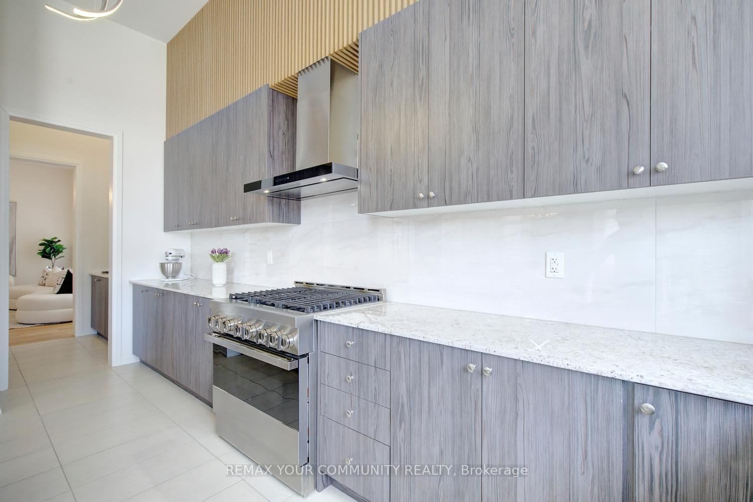 96 Bond Crescent — photo 22