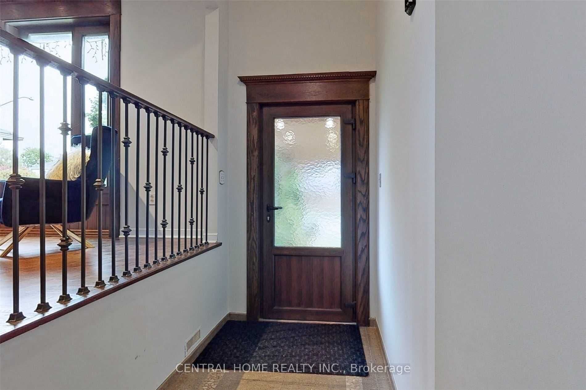 18 Mayvern Crescent — photo 6