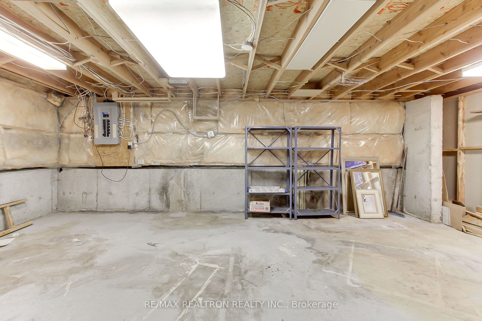 19 Crystal Drive N — photo 43