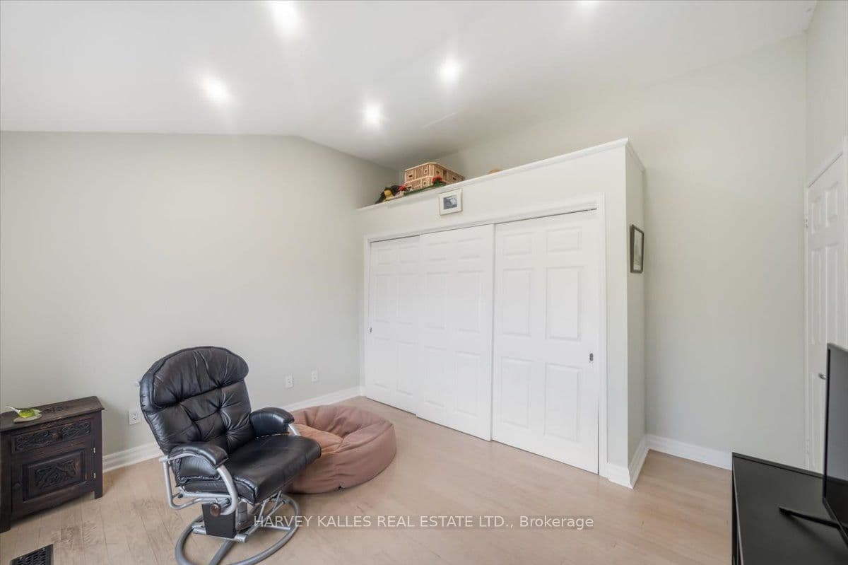 72 Walmer Road — photo 30