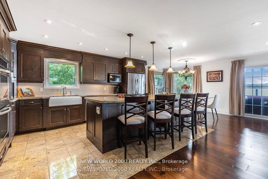 245 Lakeland Crescent — photo 4