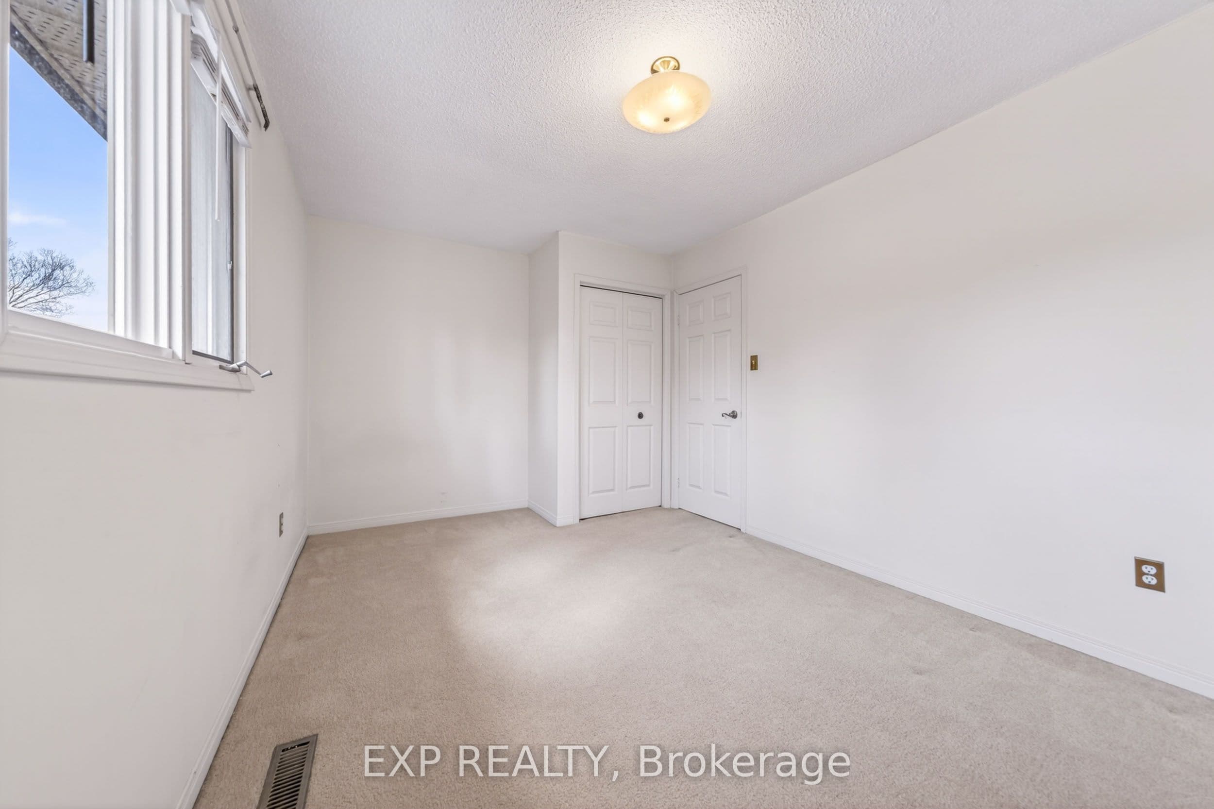 51 Sanderson Crescent — photo 46