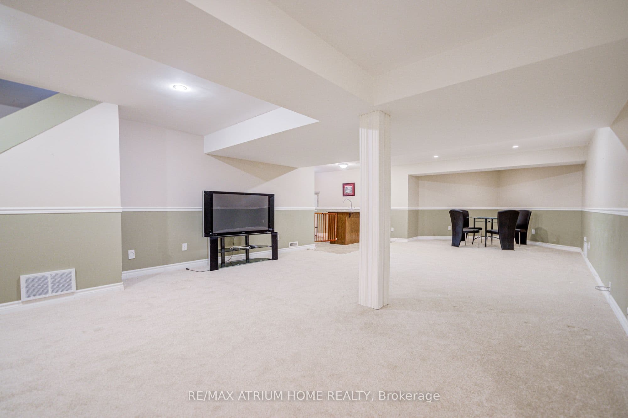 70 Strathearn Avenue — photo 36