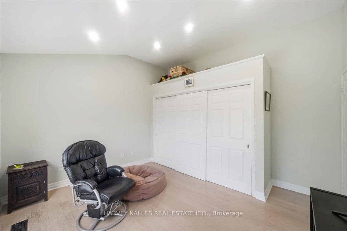 72 Walmer Road — photo 27