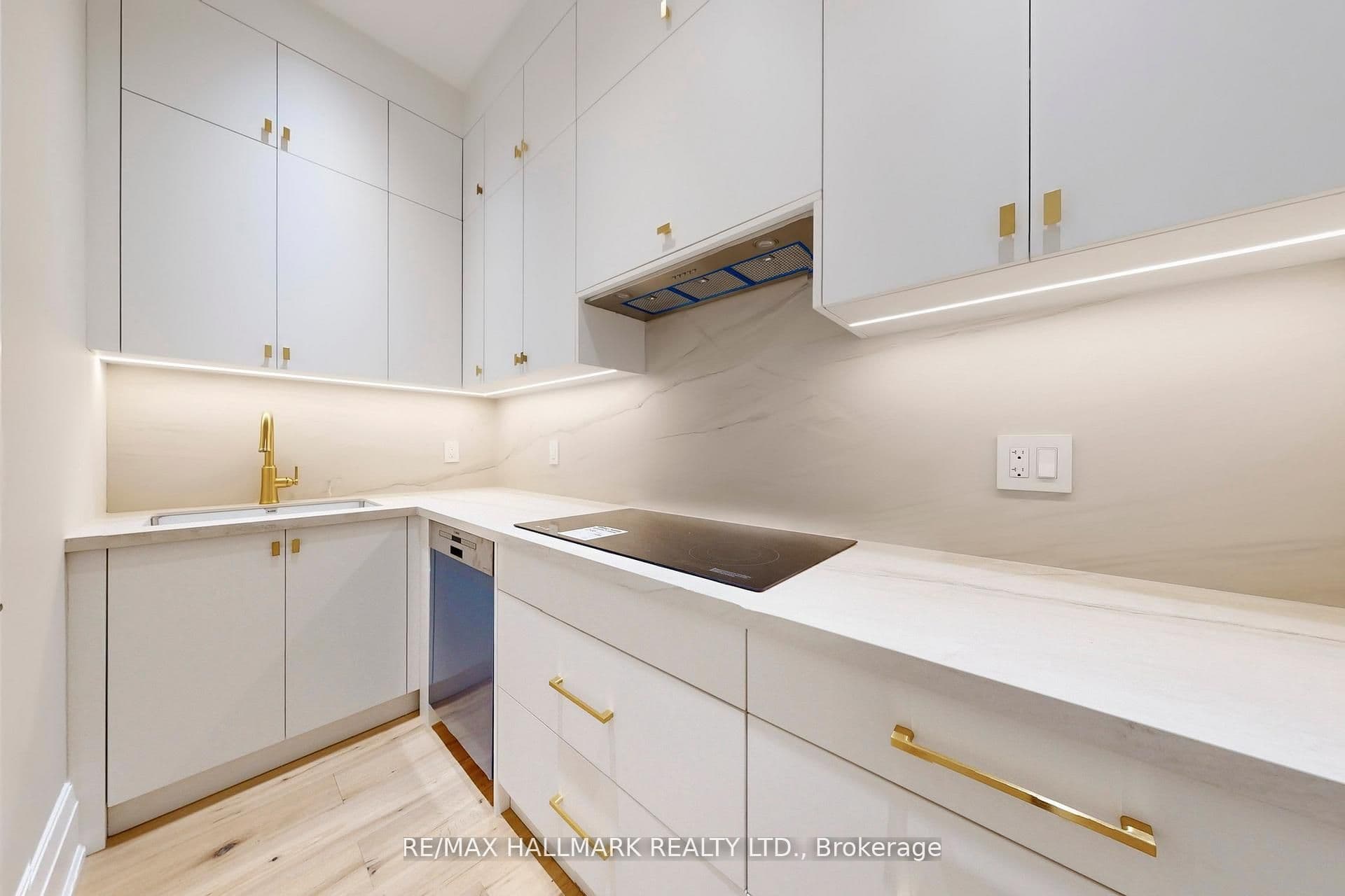 152 Olde Bayview Avenue — photo 4