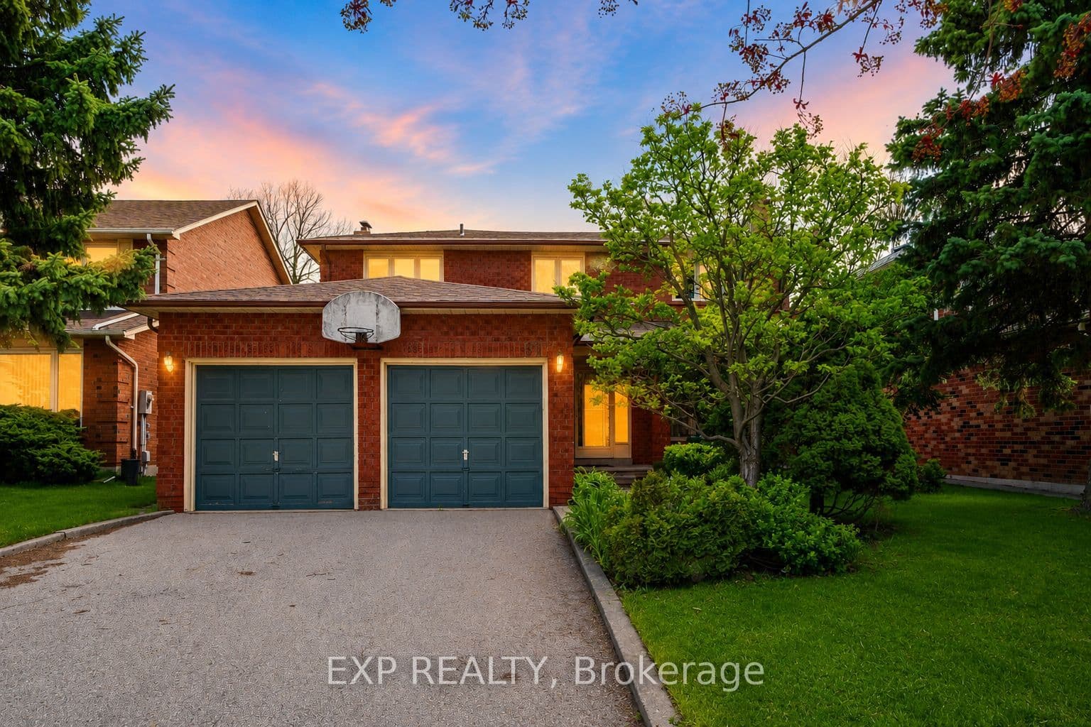 51 Sanderson Crescent — photo 1