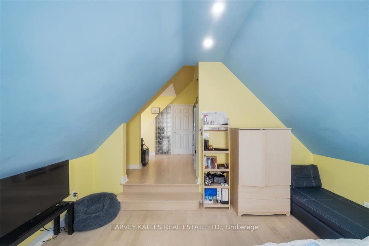 72 Walmer Road — photo 35