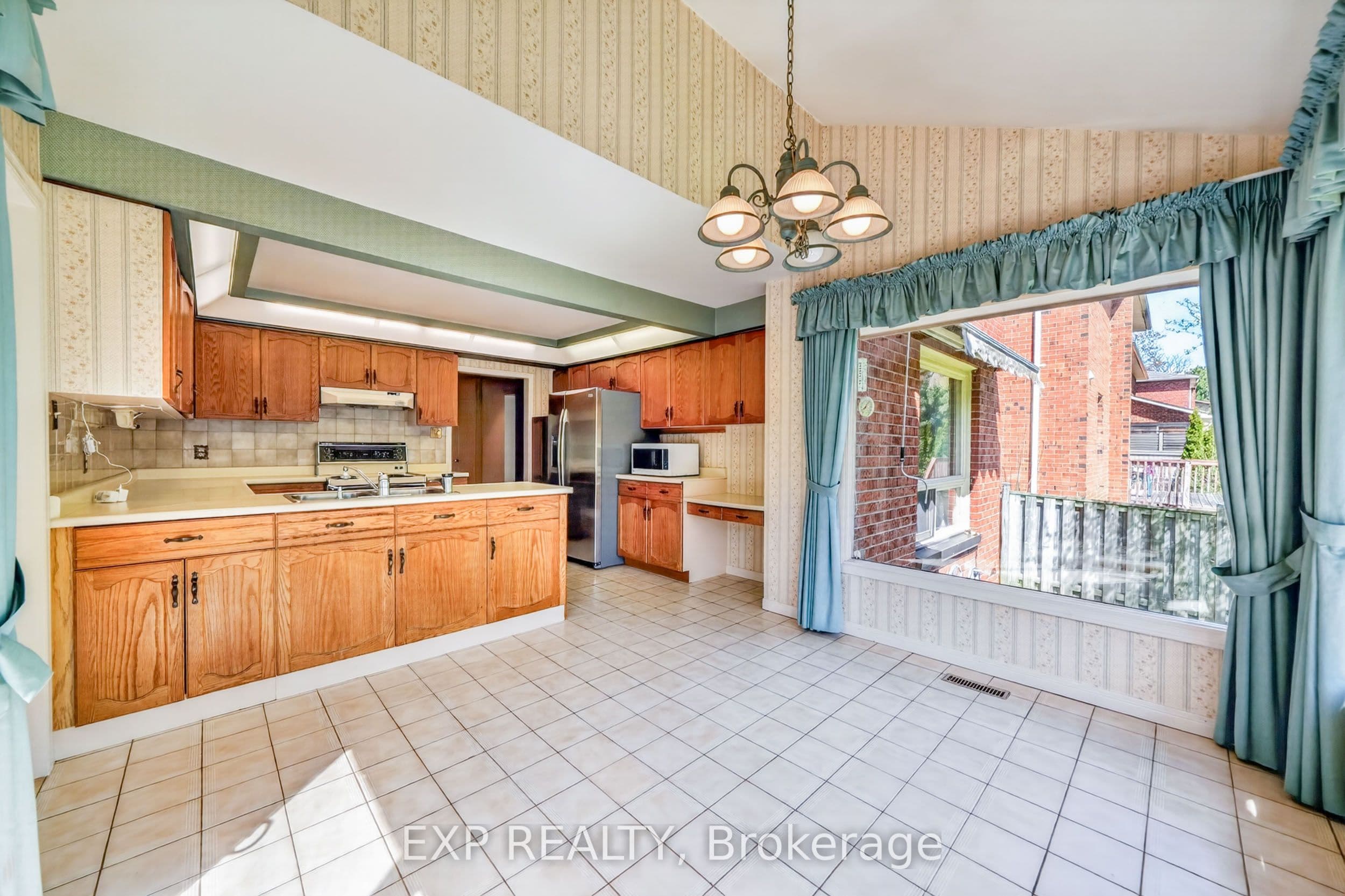 51 Sanderson Crescent — photo 30