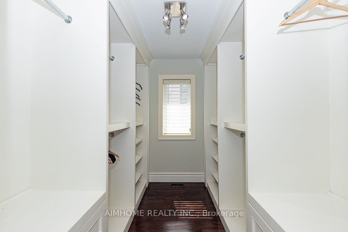 220 Weldrick Road W — photo 38