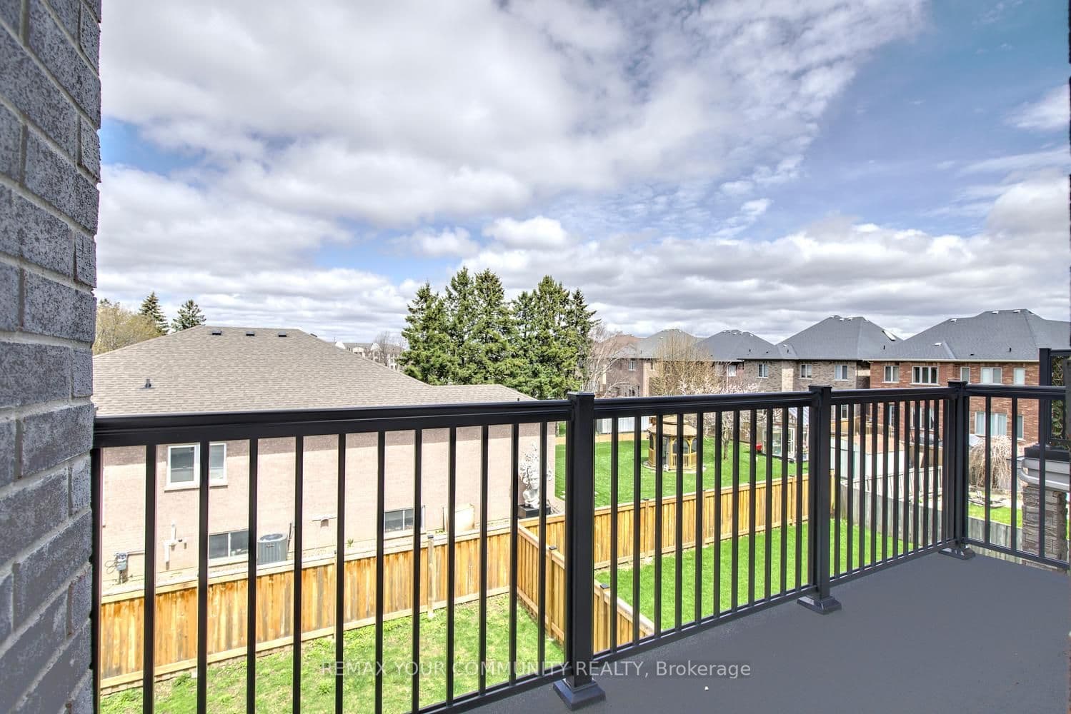 96 Bond Crescent — photo 39