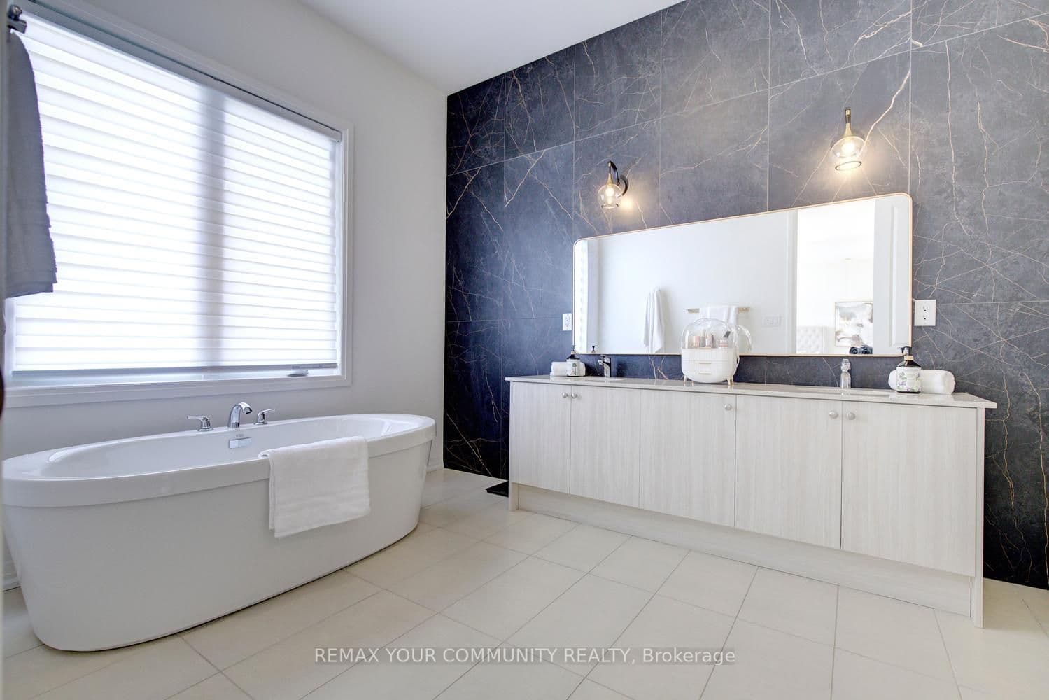 96 Bond Crescent — photo 40