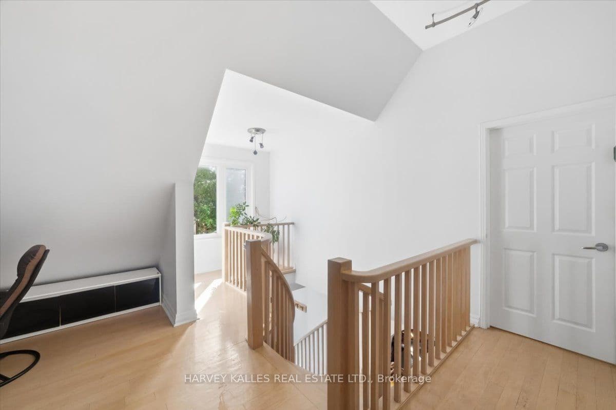 72 Walmer Road — photo 18