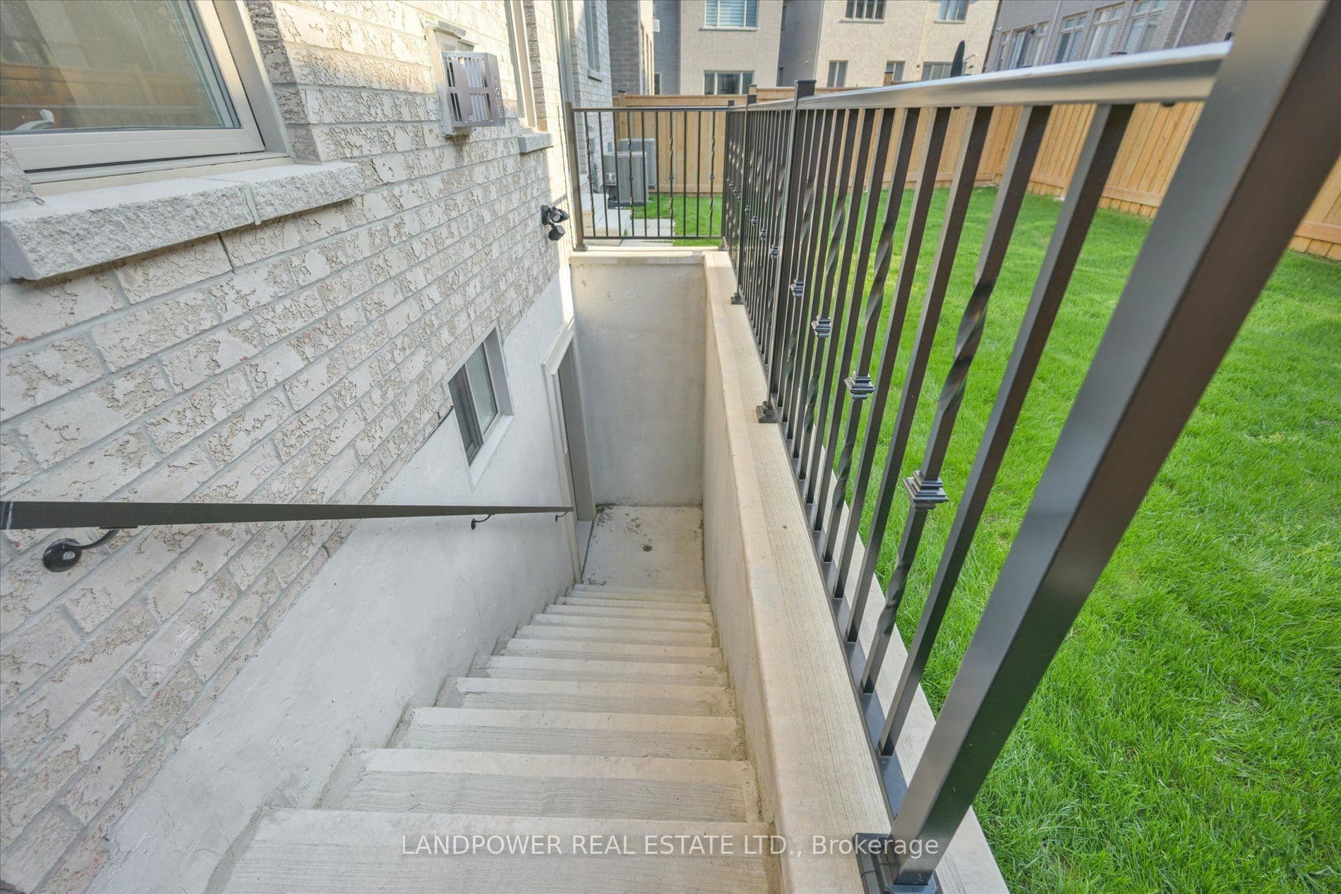 10 Solar Street — photo 48