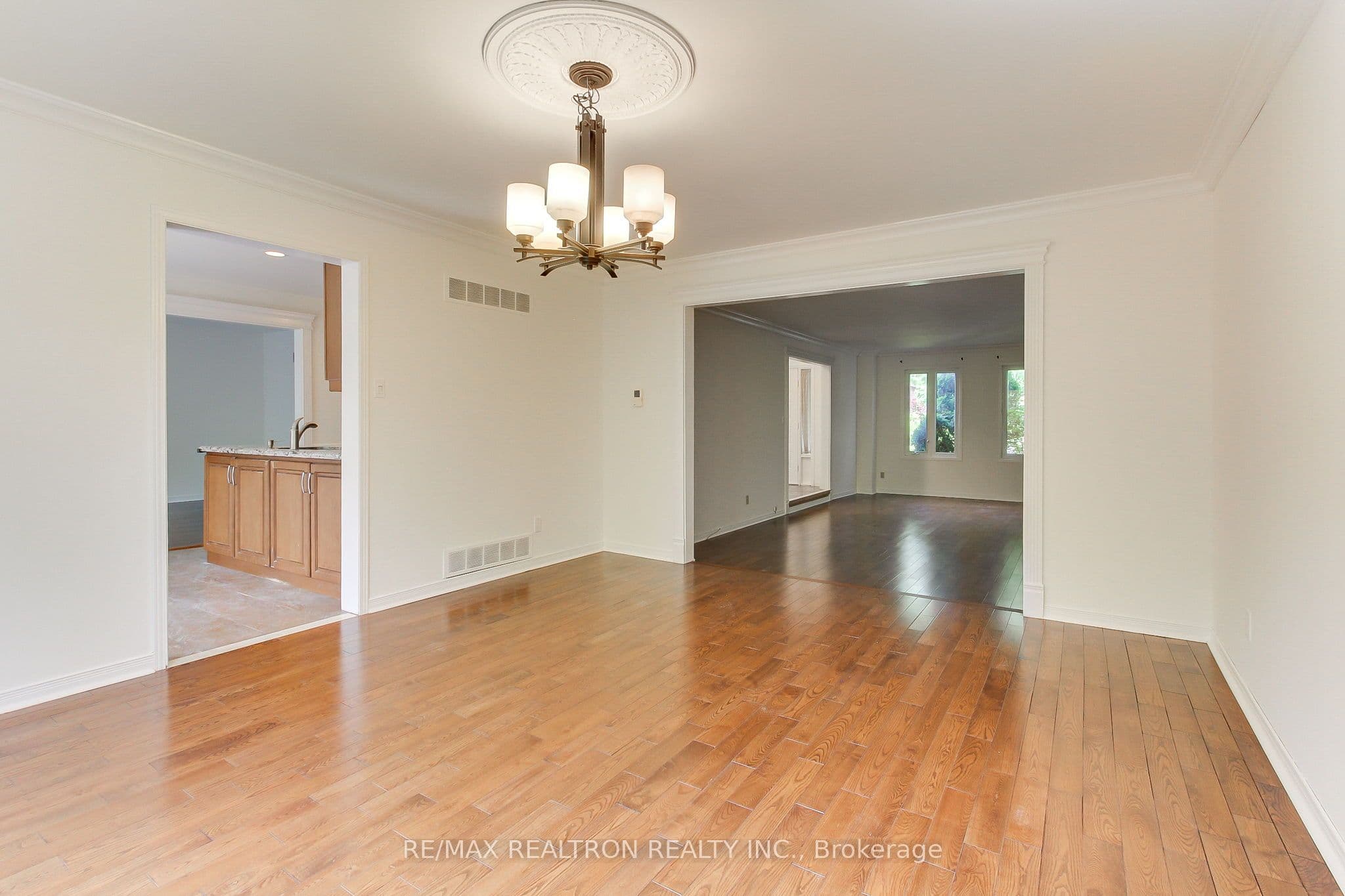 19 Crystal Drive N — photo 16