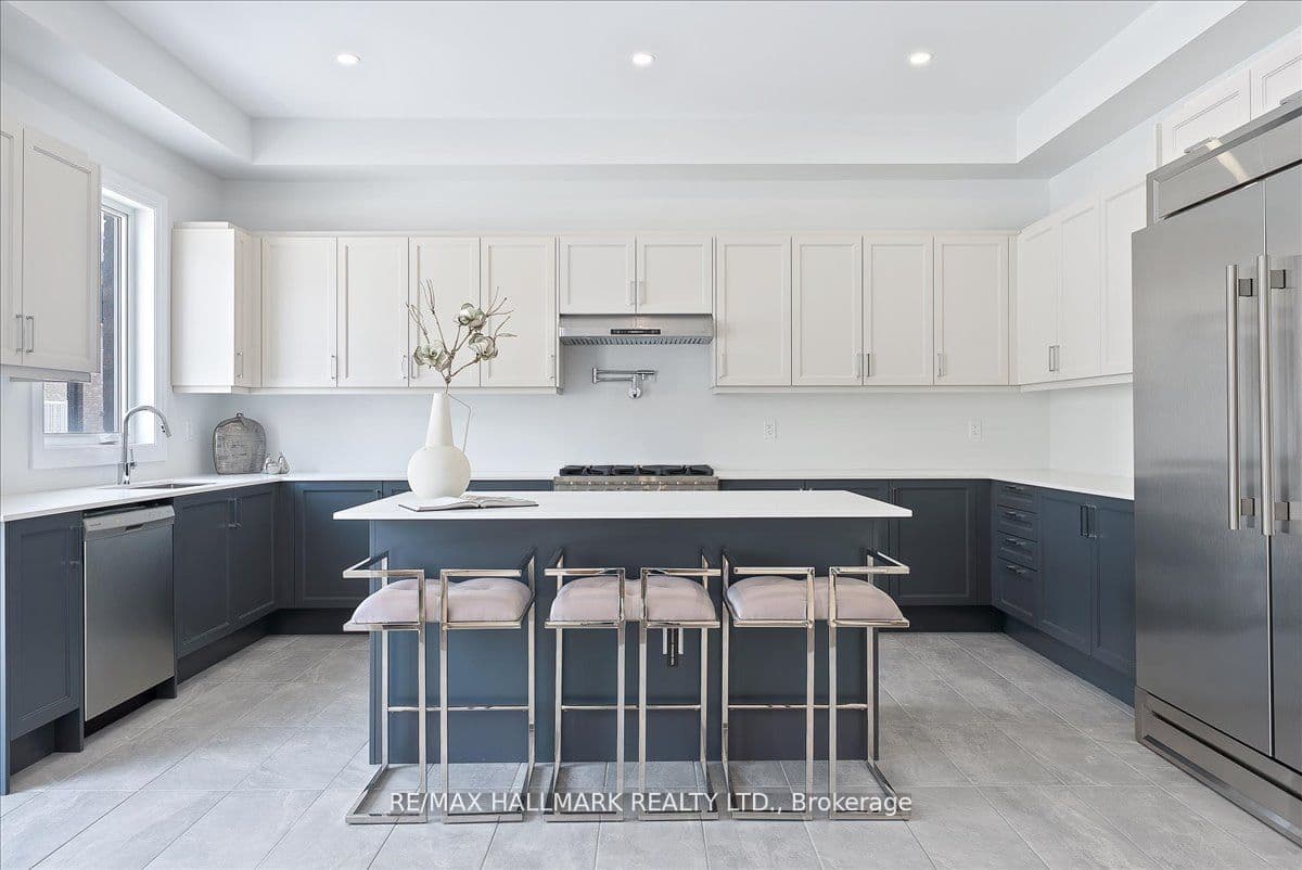15 Aida Place N — photo 8