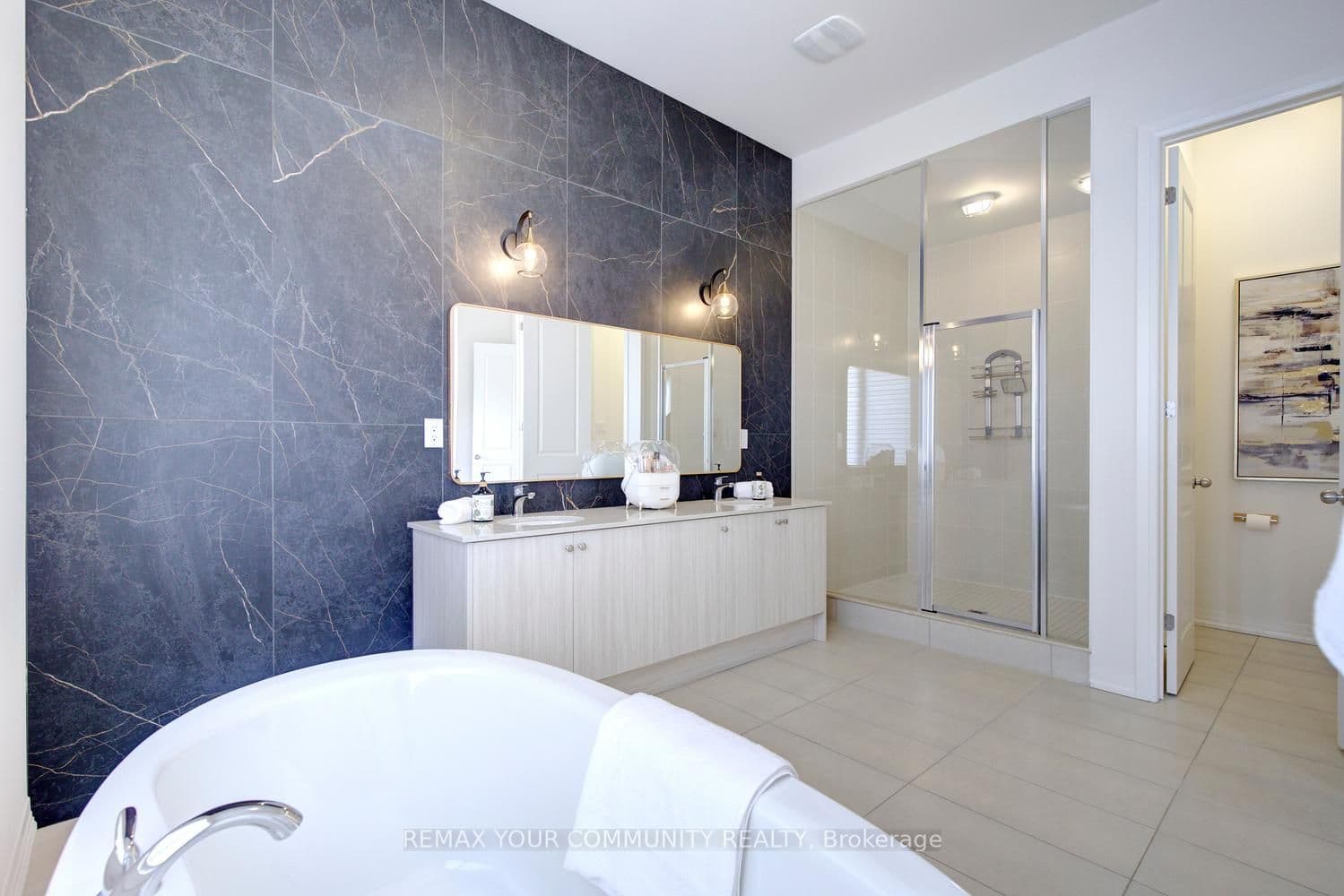 96 Bond Crescent — photo 41