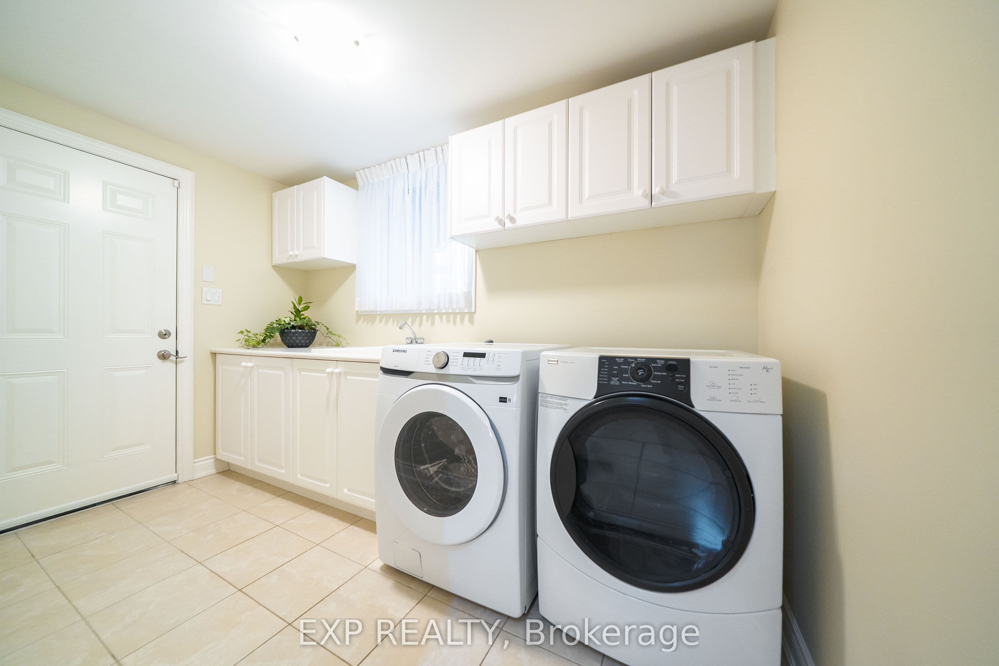 90 Brillinger Street — photo 15