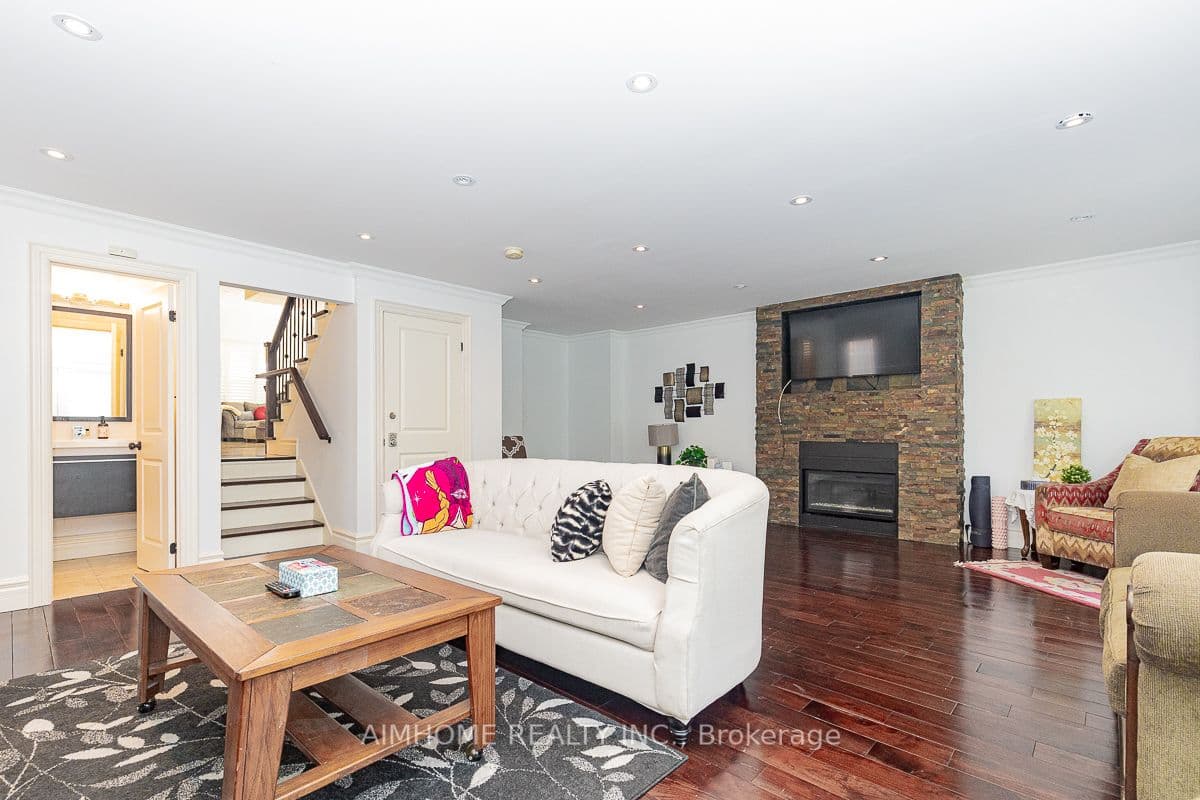 220 Weldrick Road W — photo 22