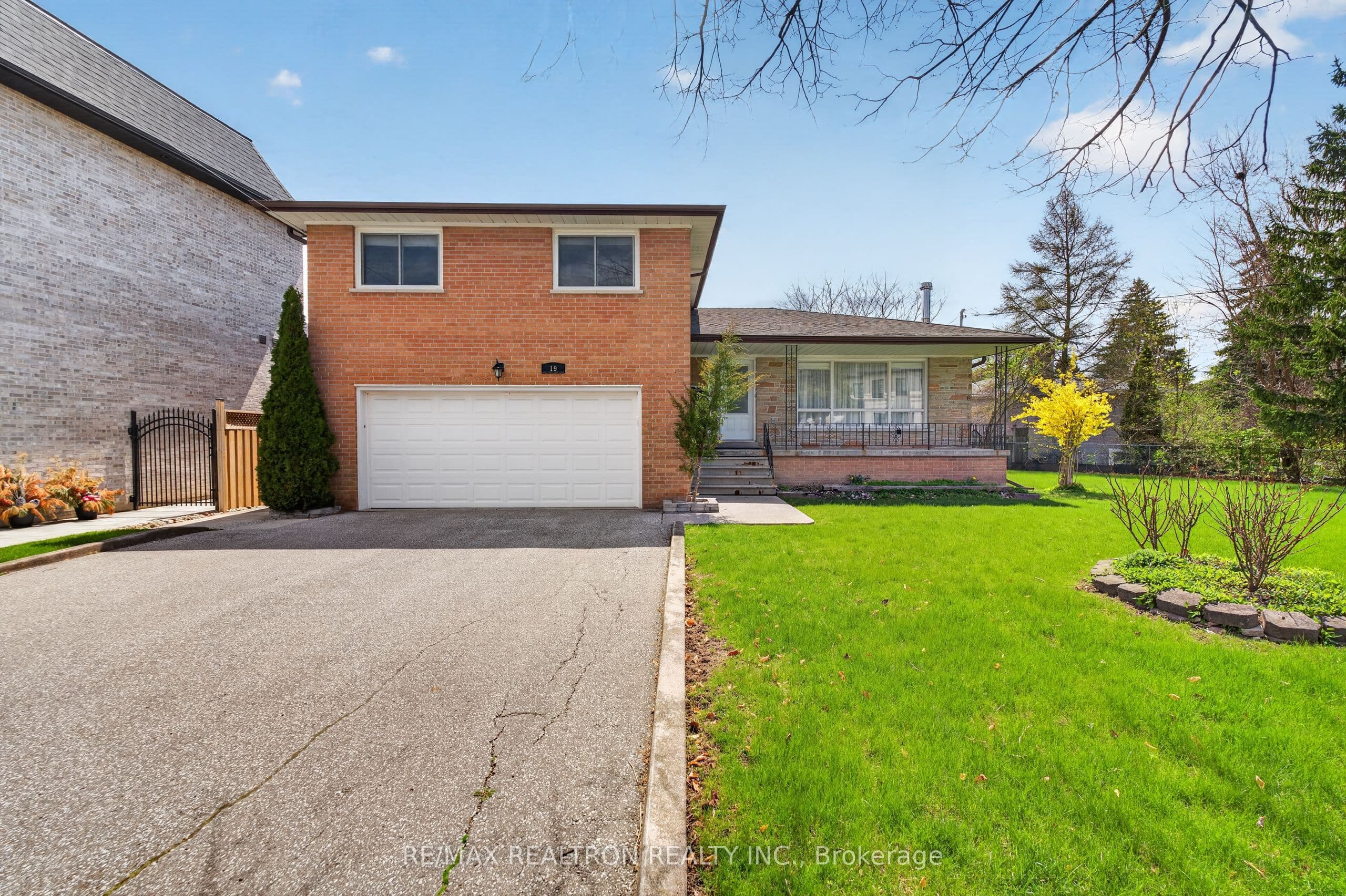 19 Claridge Drive — photo 10