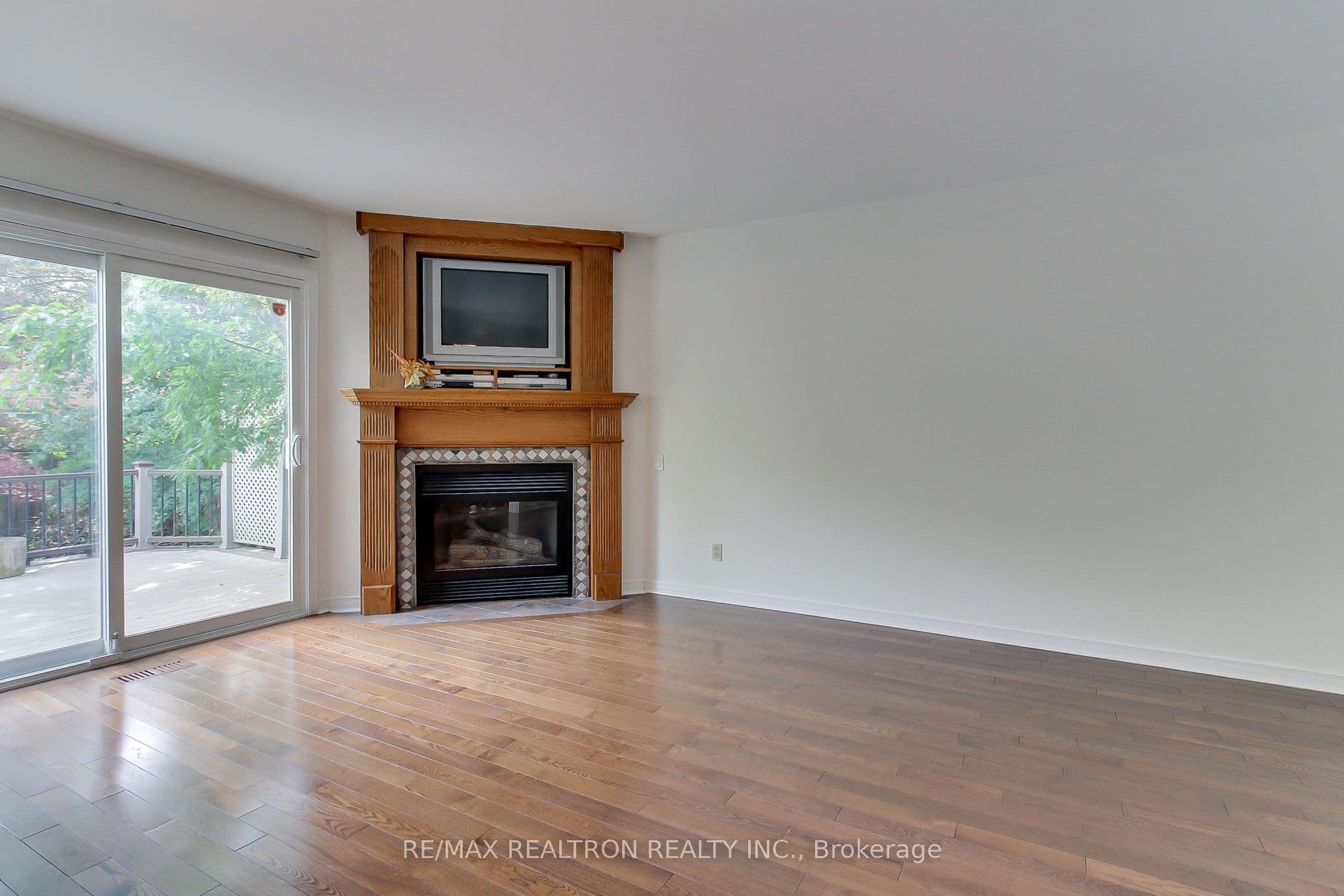 19 Crystal Drive N — photo 21