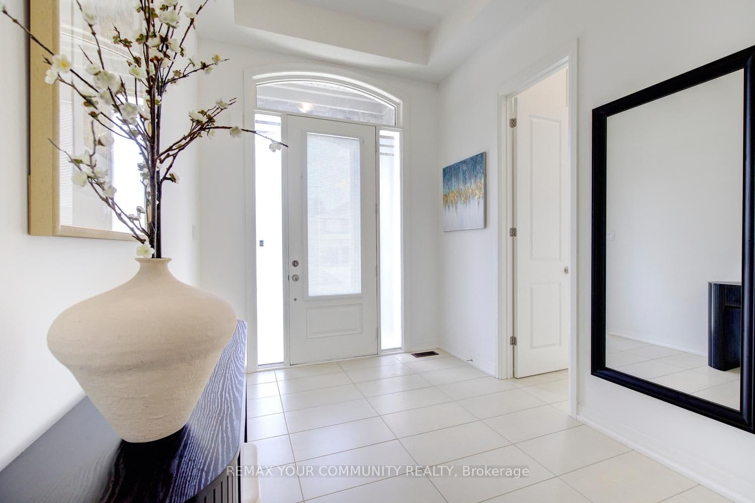 96 Bond Crescent — photo 2