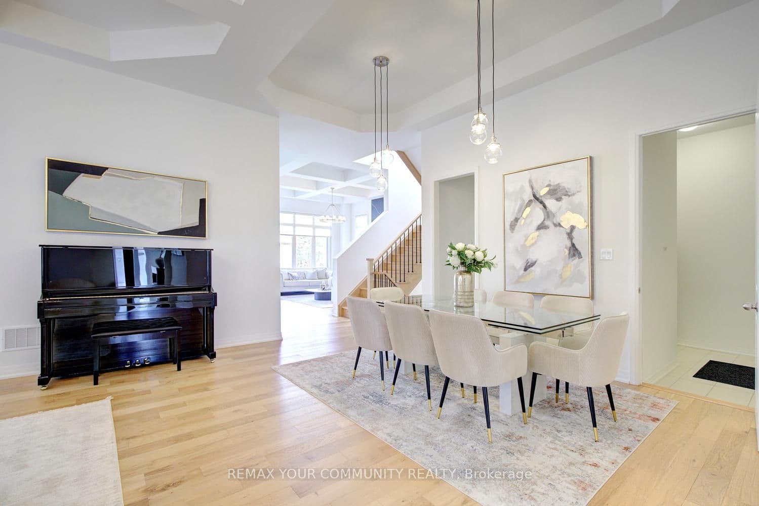 96 Bond Crescent — photo 33