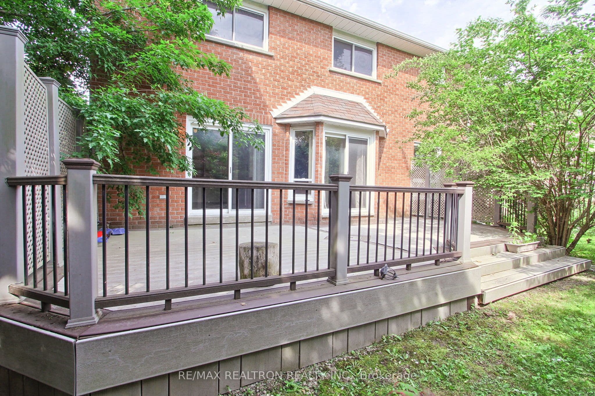 19 Crystal Drive N — photo 47