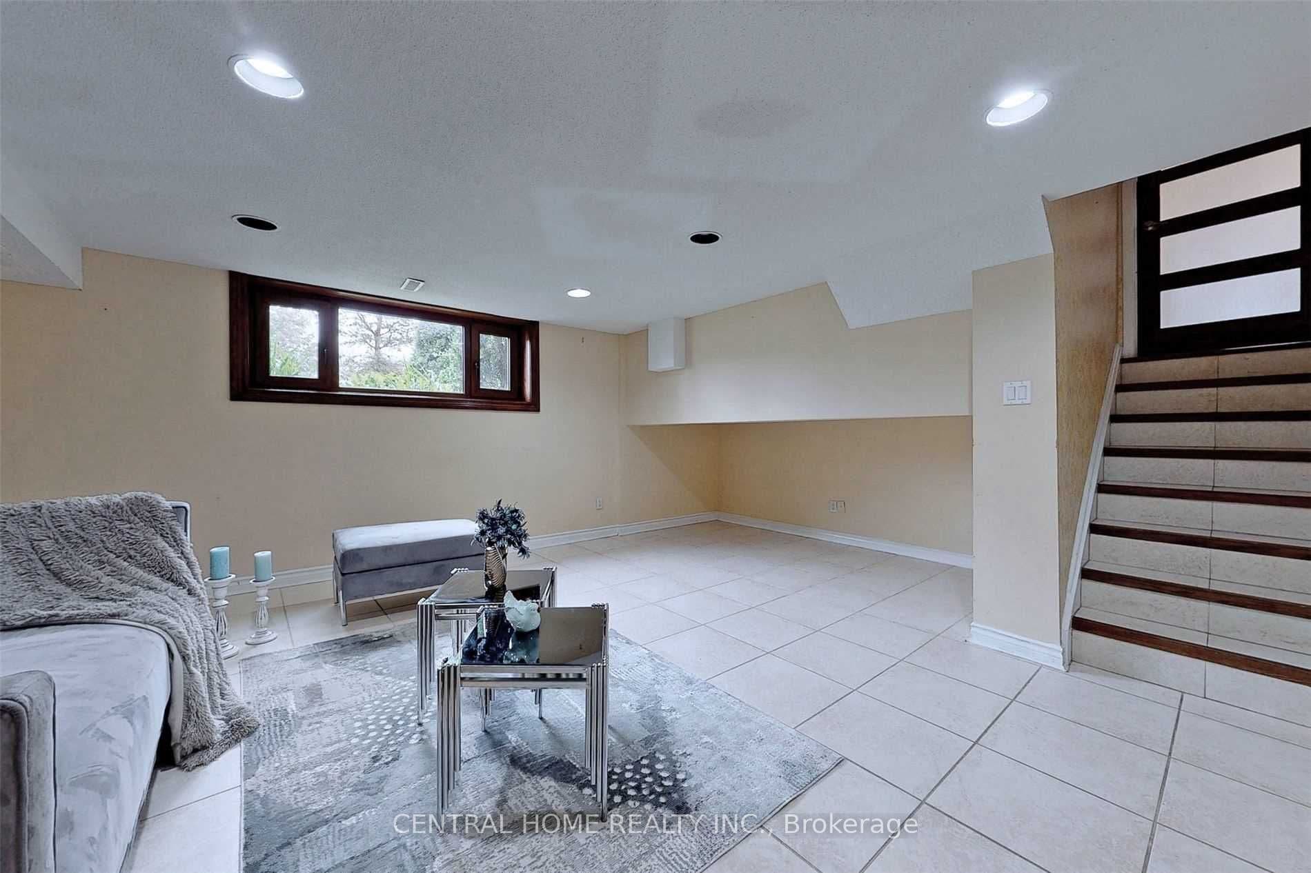 18 Mayvern Crescent — photo 37