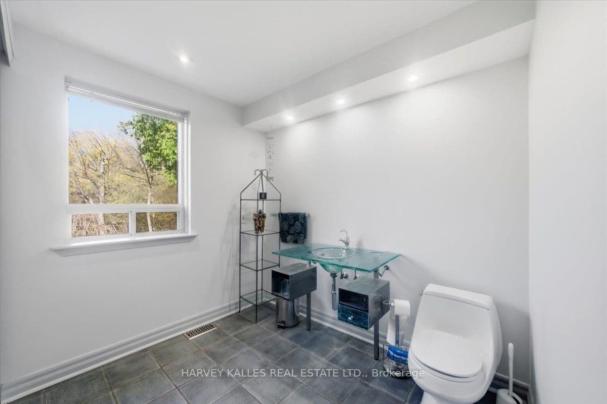 72 Walmer Road — photo 38