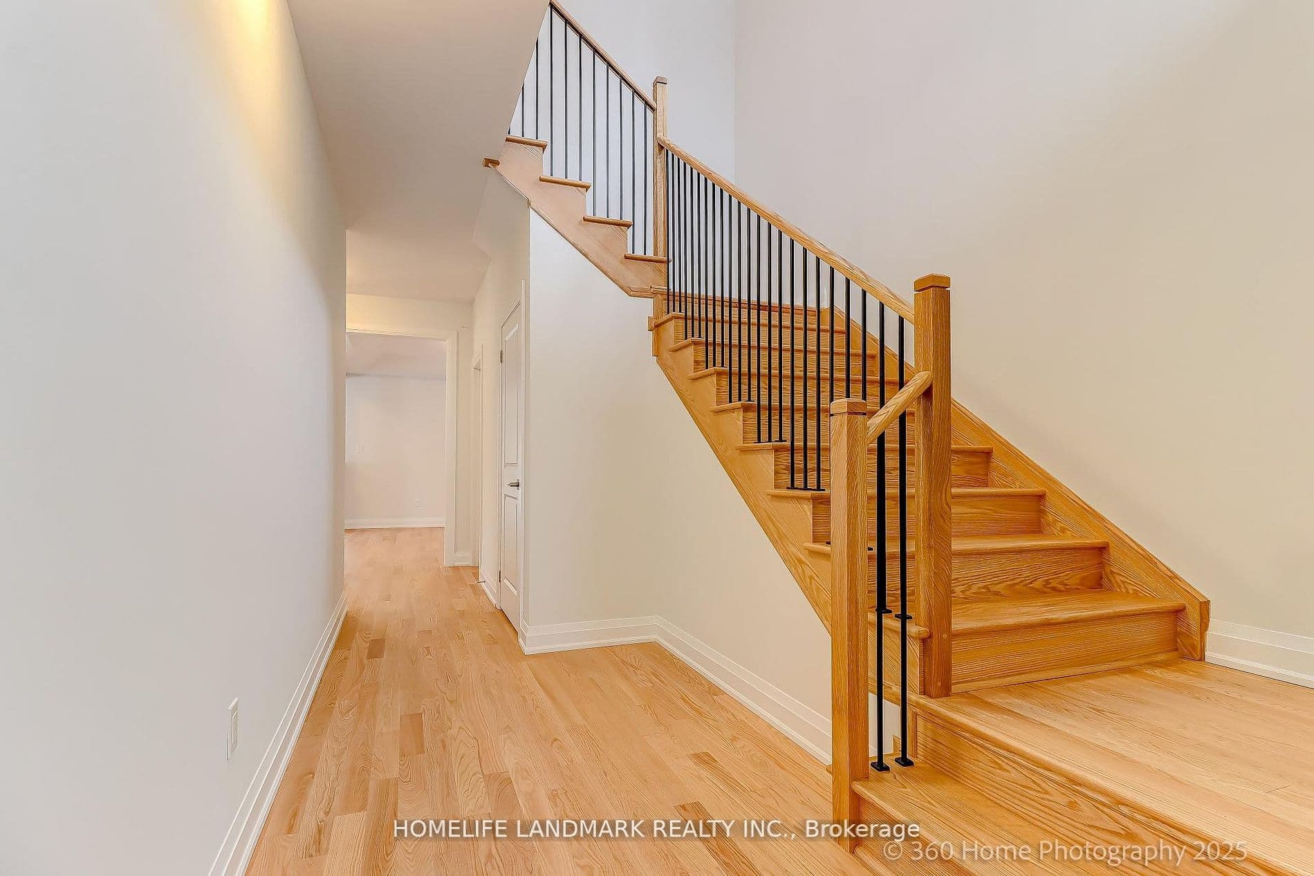 219 SEGUIN Street — photo 2
