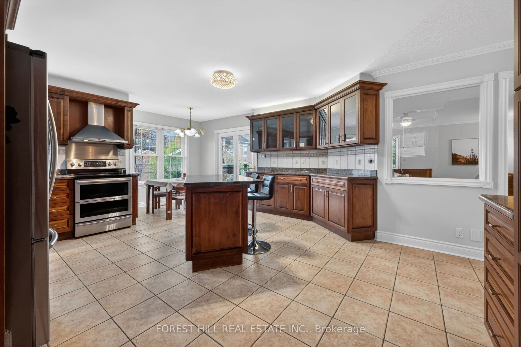 10601 Bathurst Street — photo 10