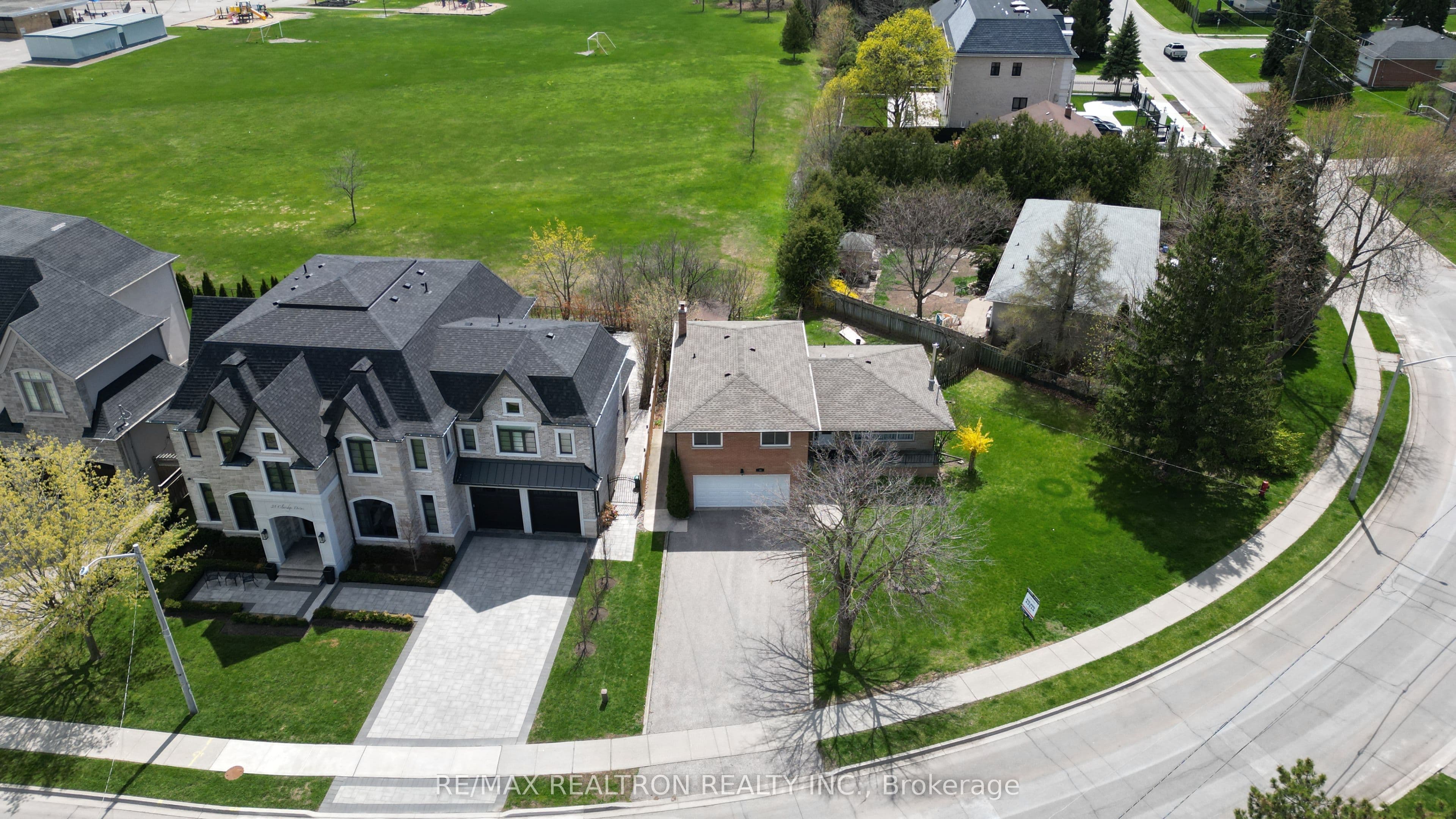 19 Claridge Drive — photo 8