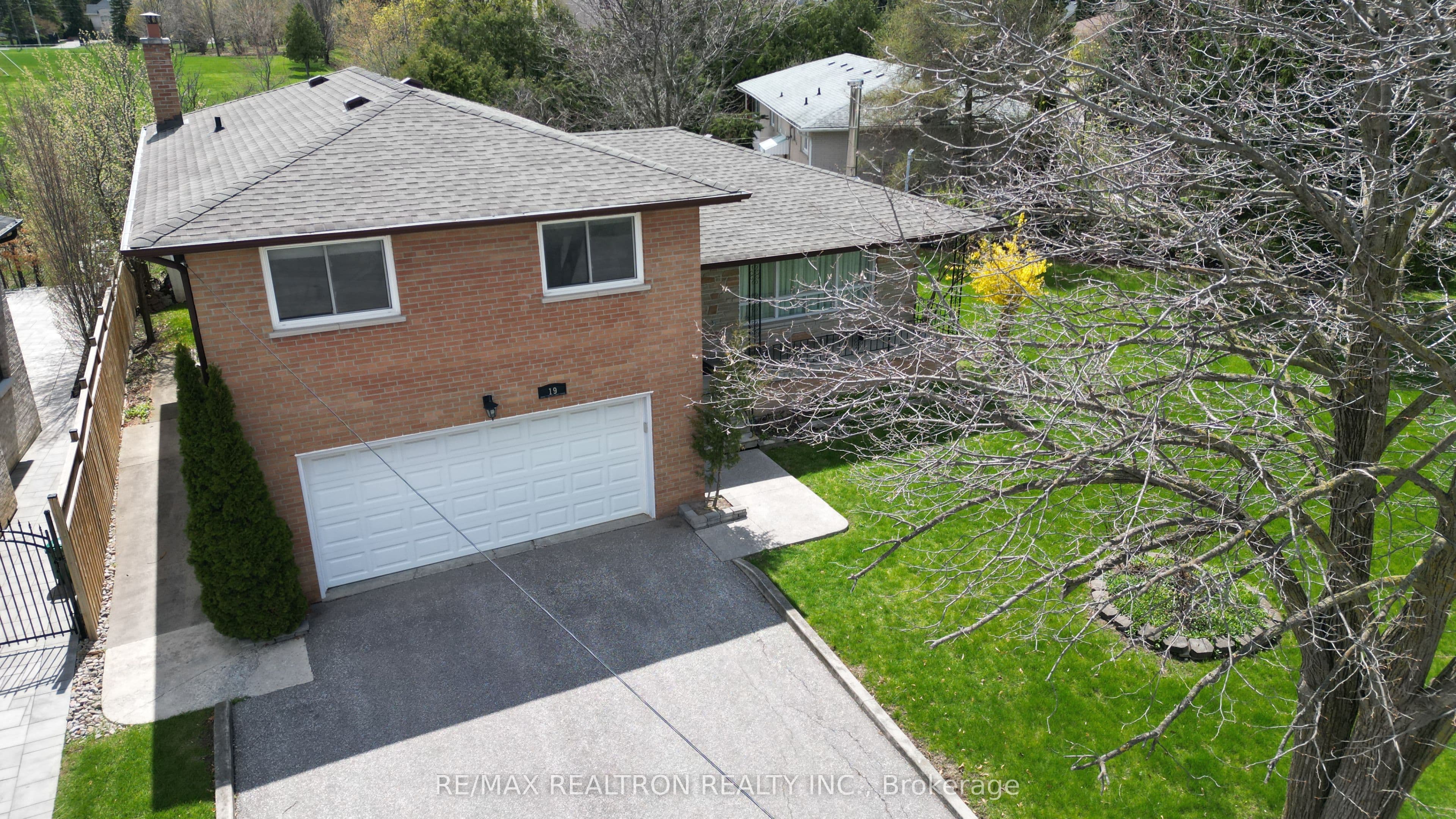 19 Claridge Drive — photo 2