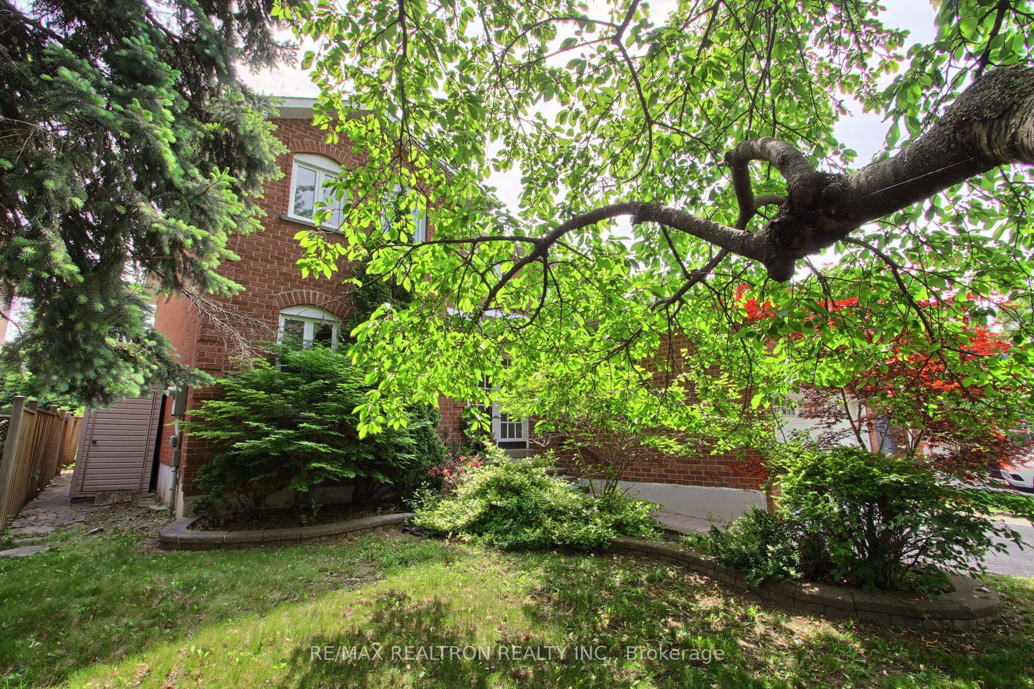 19 Crystal Drive N — photo 4