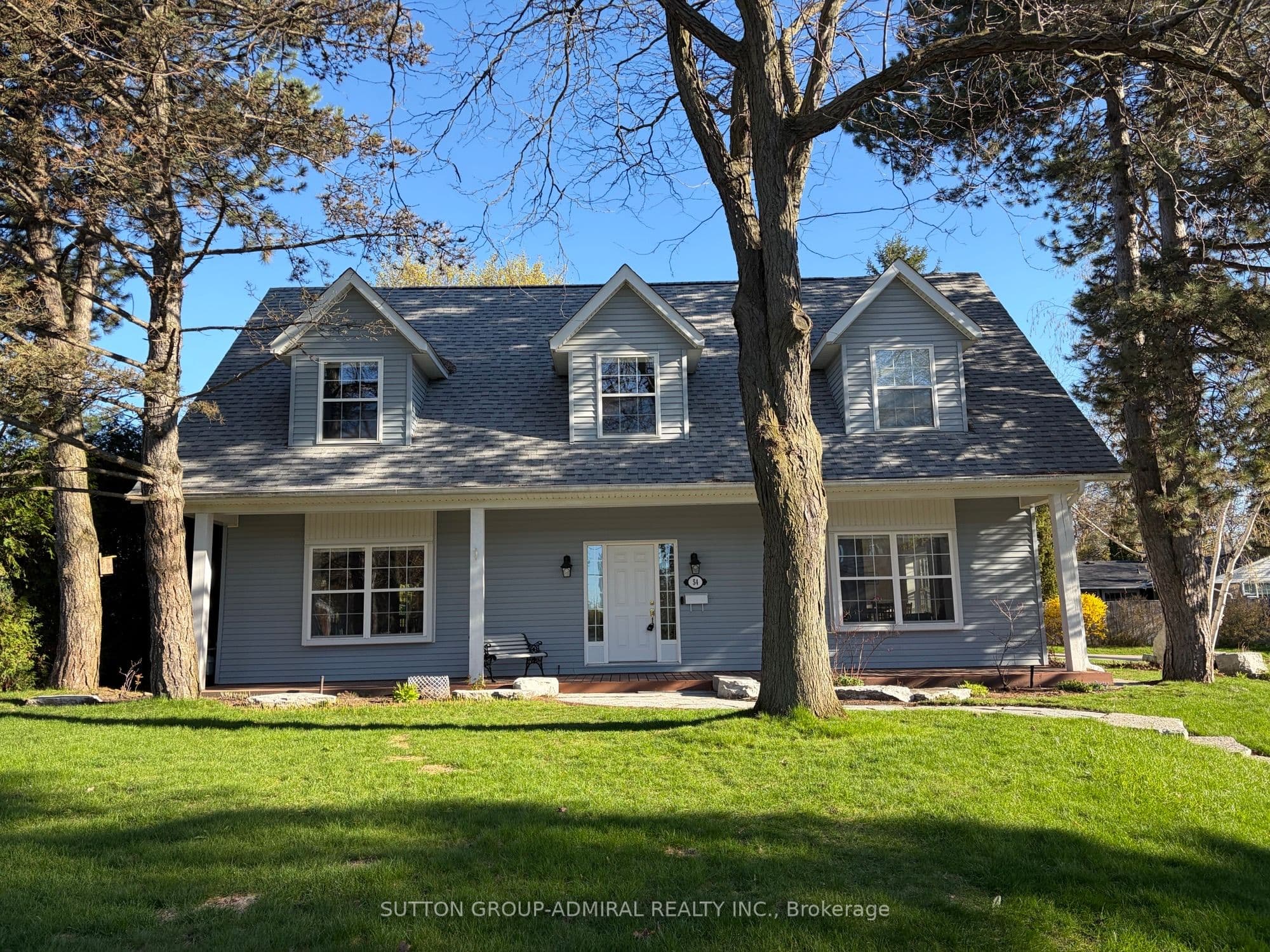 54 Starlight Crescent — photo 2
