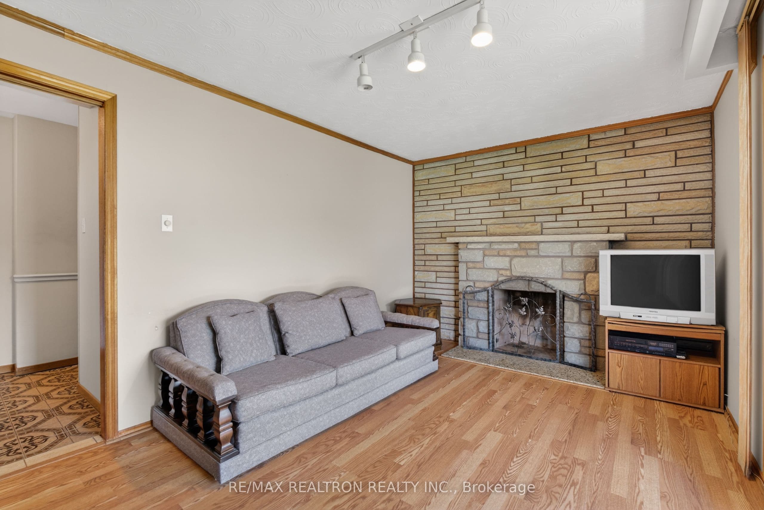 19 Claridge Drive — photo 43