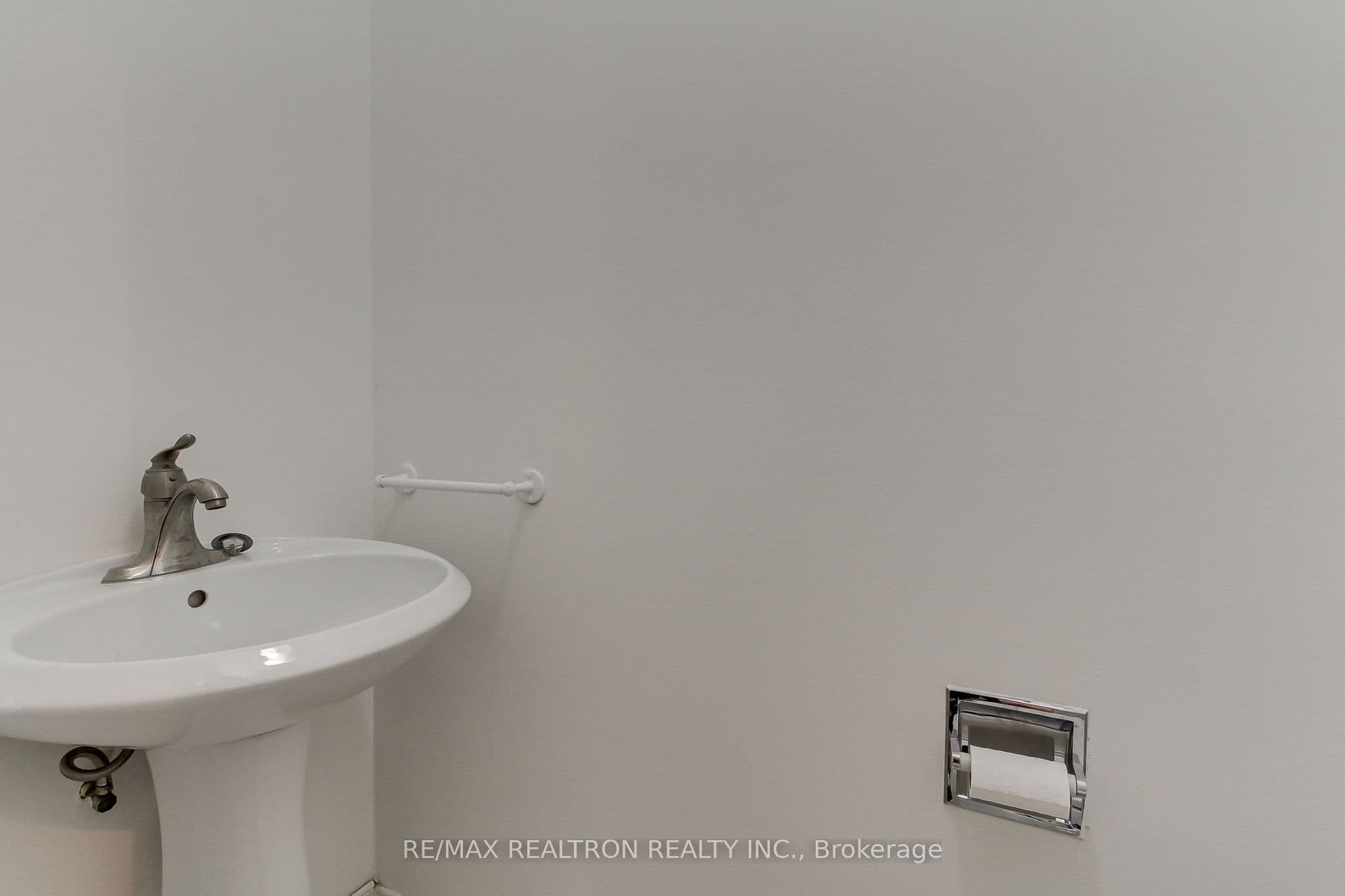 19 Crystal Drive N — photo 25