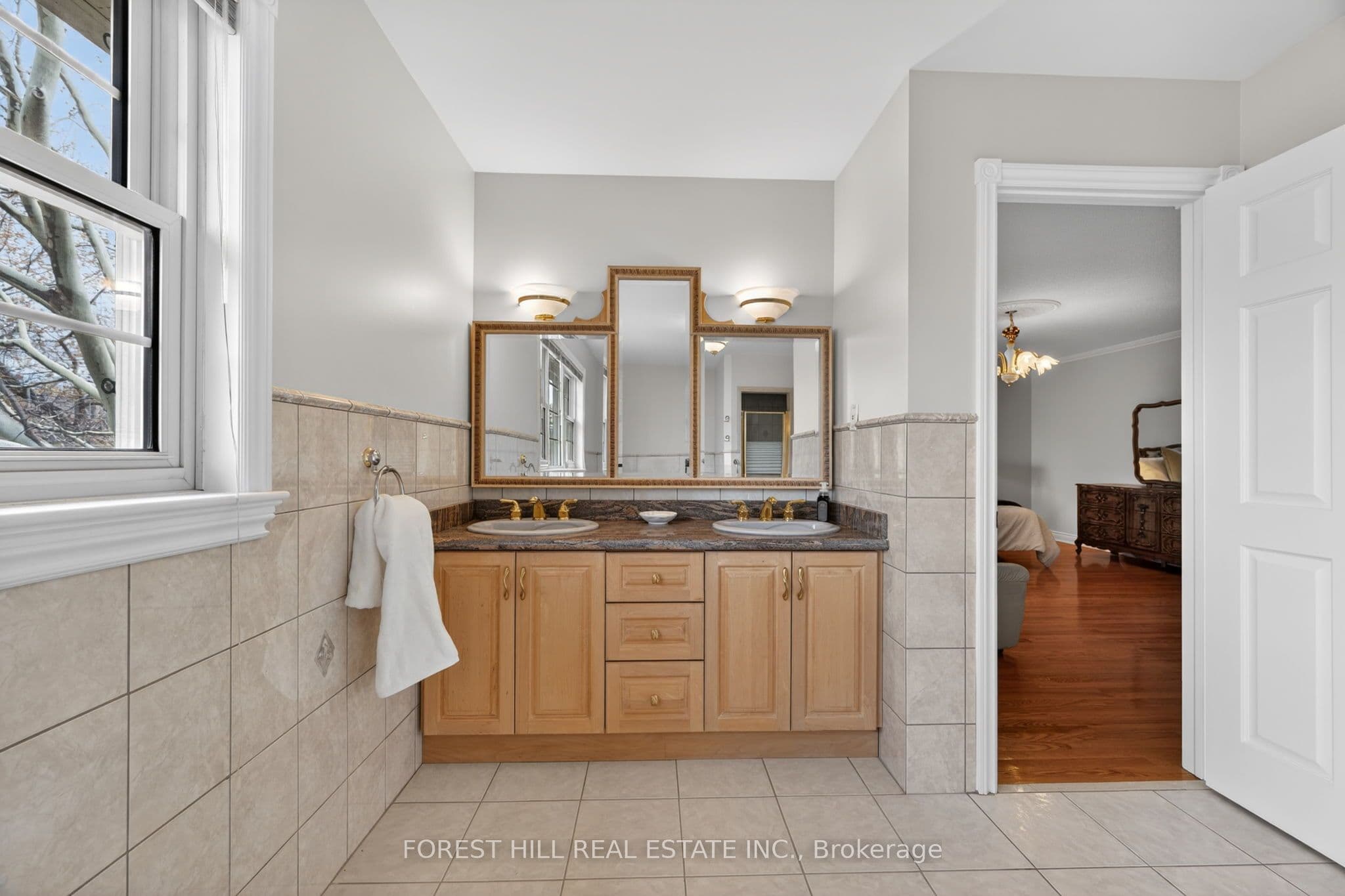 10601 Bathurst Street — photo 26
