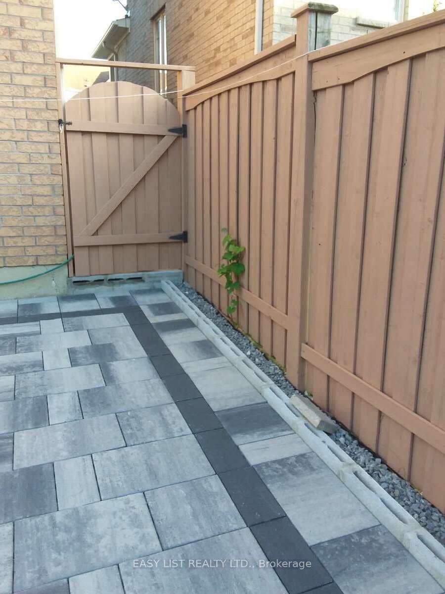 16 Grovewood Street — photo 3