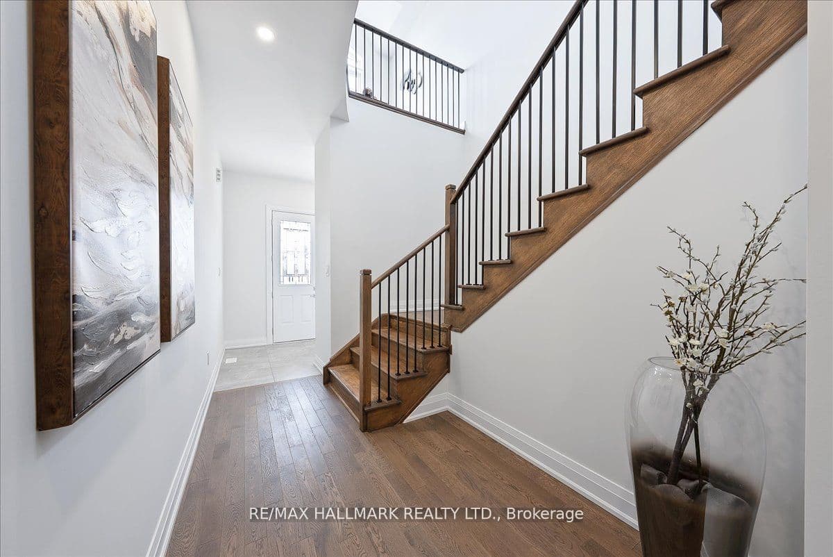 15 Aida Place N — photo 3