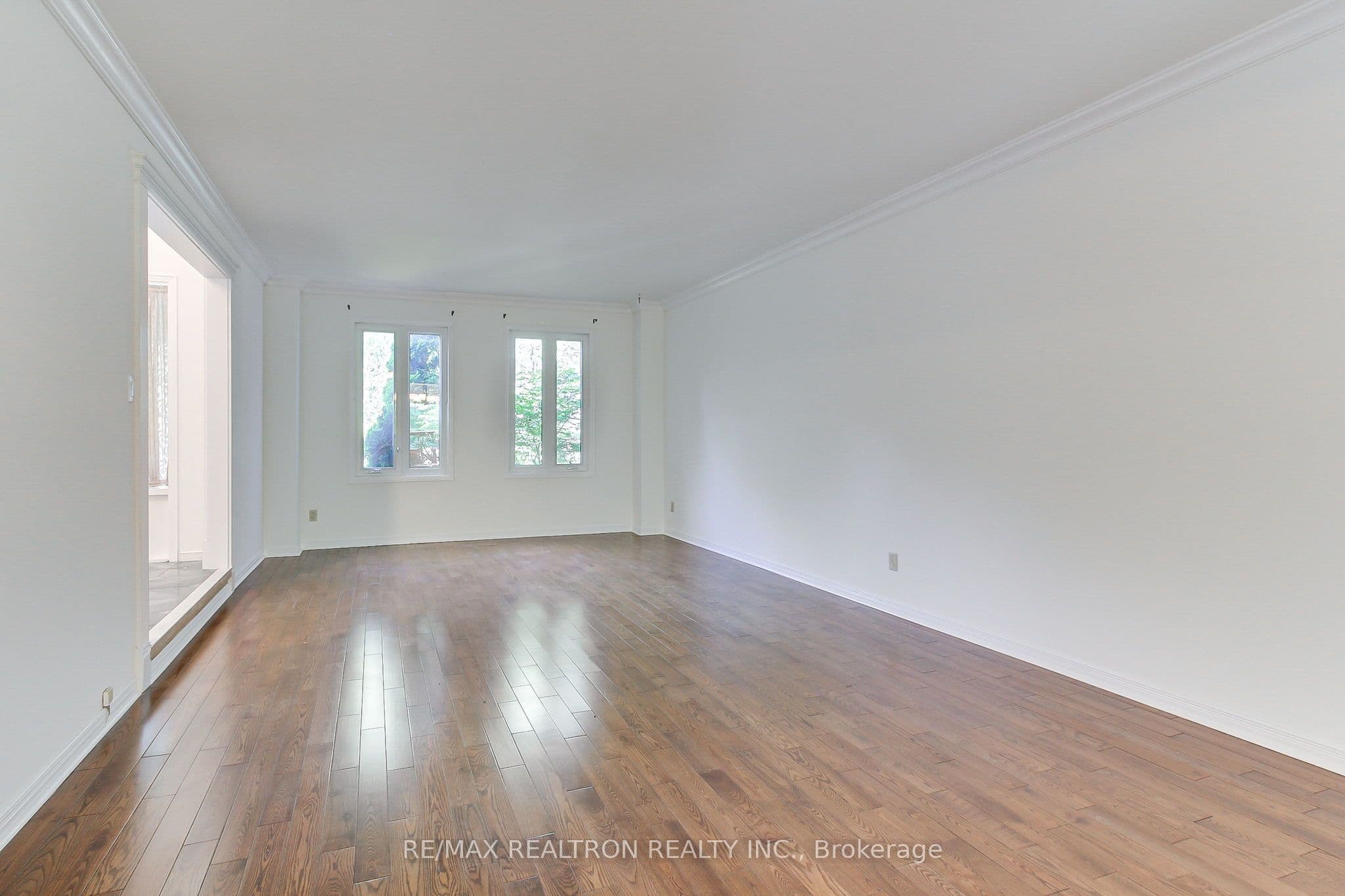 19 Crystal Drive N — photo 13